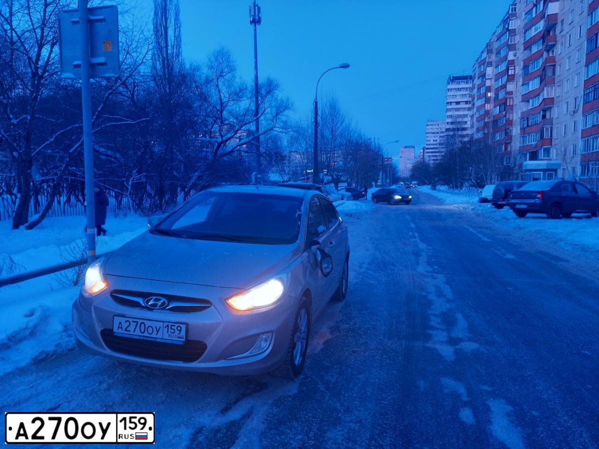 Фото автомобиля KIA RIO, 2012 — госномер О935НА159. Цвет: СЕРЕБРИСТЫЙ