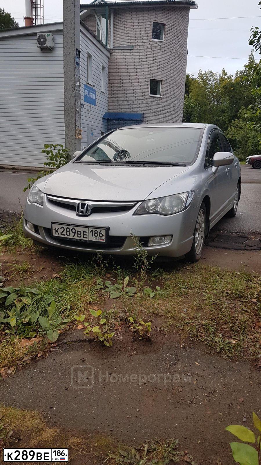 Фото автомобиля HONDA CIVIC, 2008 — госномер К289ВЕ186. Цвет: Серебристый