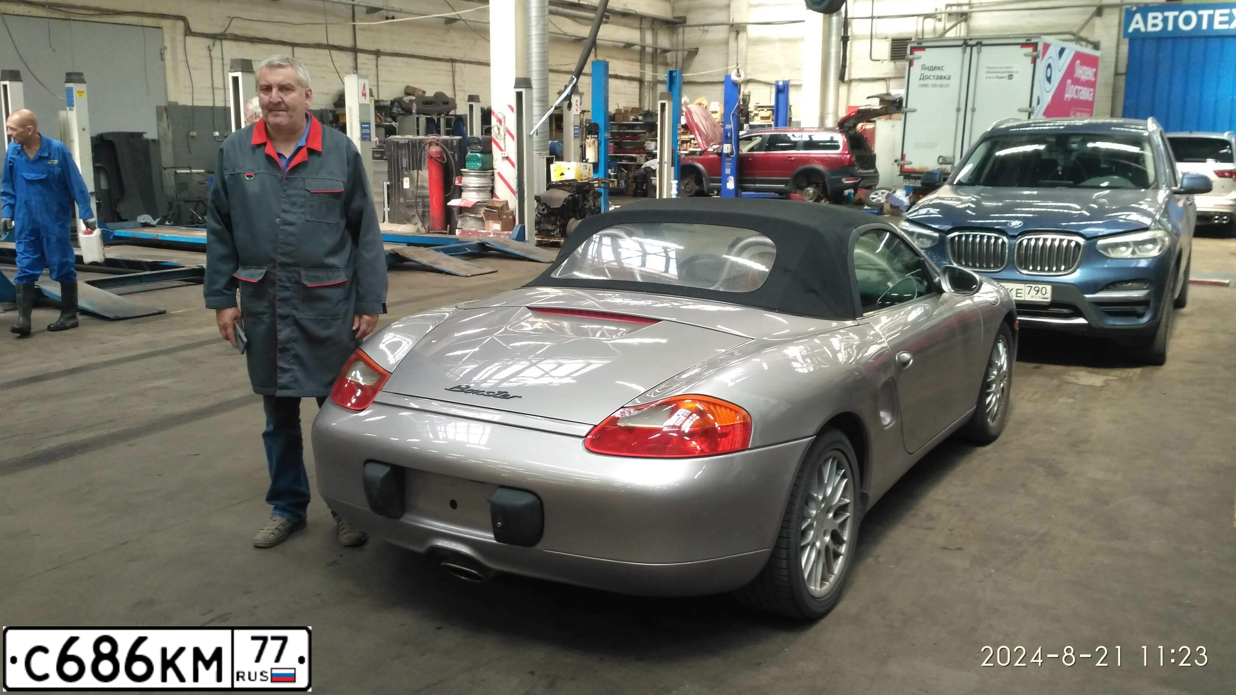 Фото автомобиля PORSCHE BOXSTER, 2000 — госномер Р937ОУ797. Цвет: СЕРЫЙ ТЕМНЫЙ