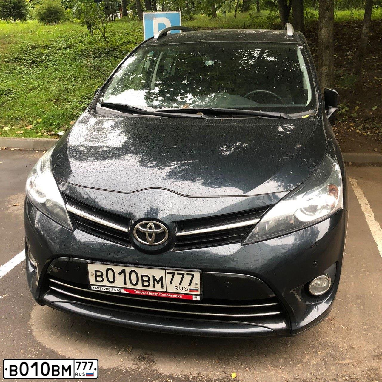 Фото автомобиля TOYOTA VERSO, 2014 — госномер В010ВМ777. Цвет: СЕРЫЙ ТЕМНЫЙ
