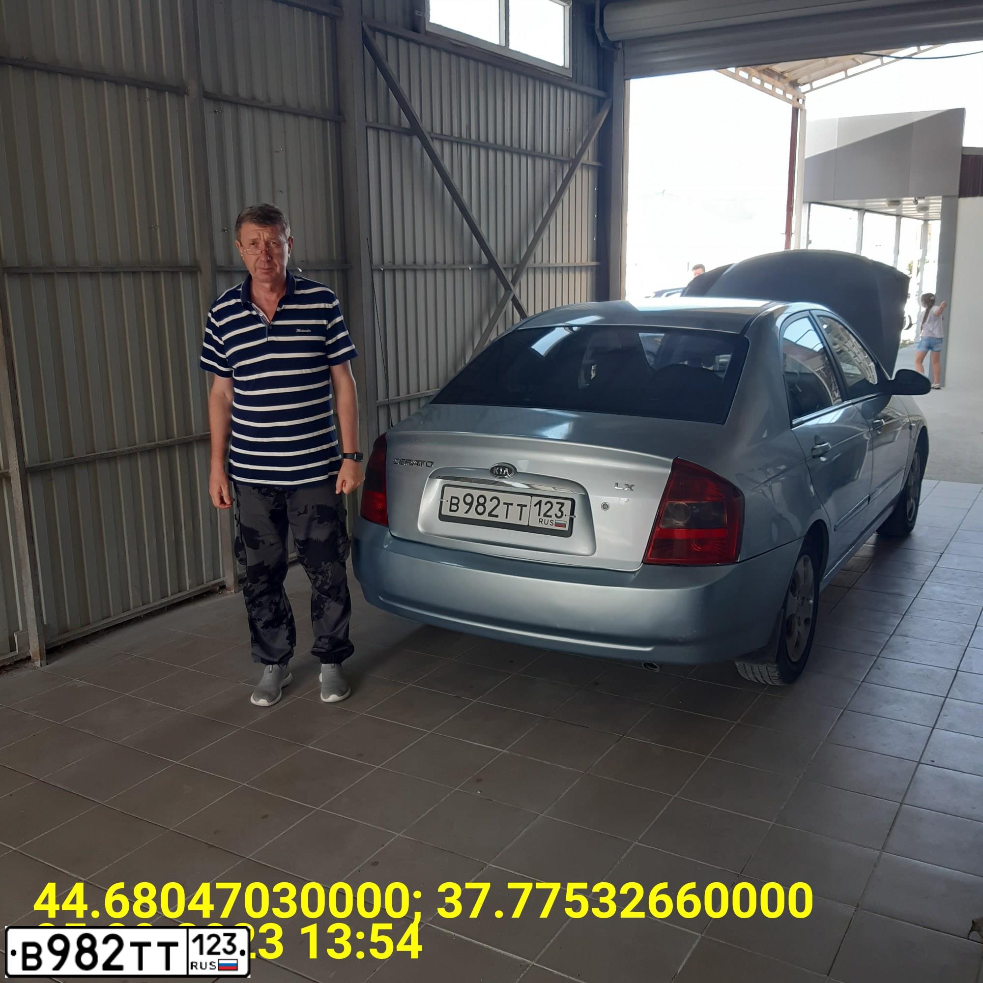 Фото автомобиля KIA CERATO, 2006 — госномер В982ТТ123. Цвет: серебристый