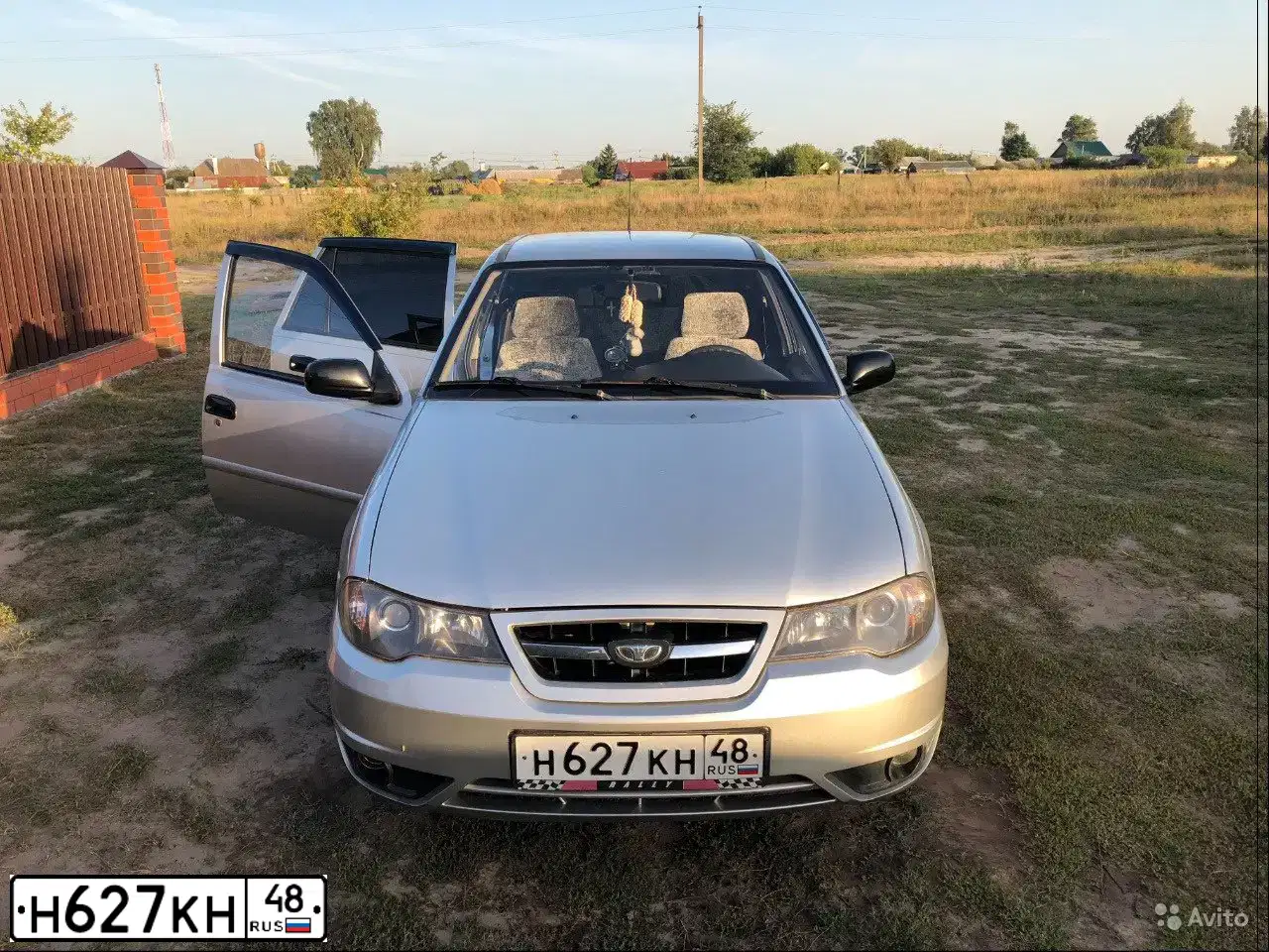 Фото автомобиля DAEWOO NEXIA, 2012 — госномер Н627КН48. Цвет: Серебристый