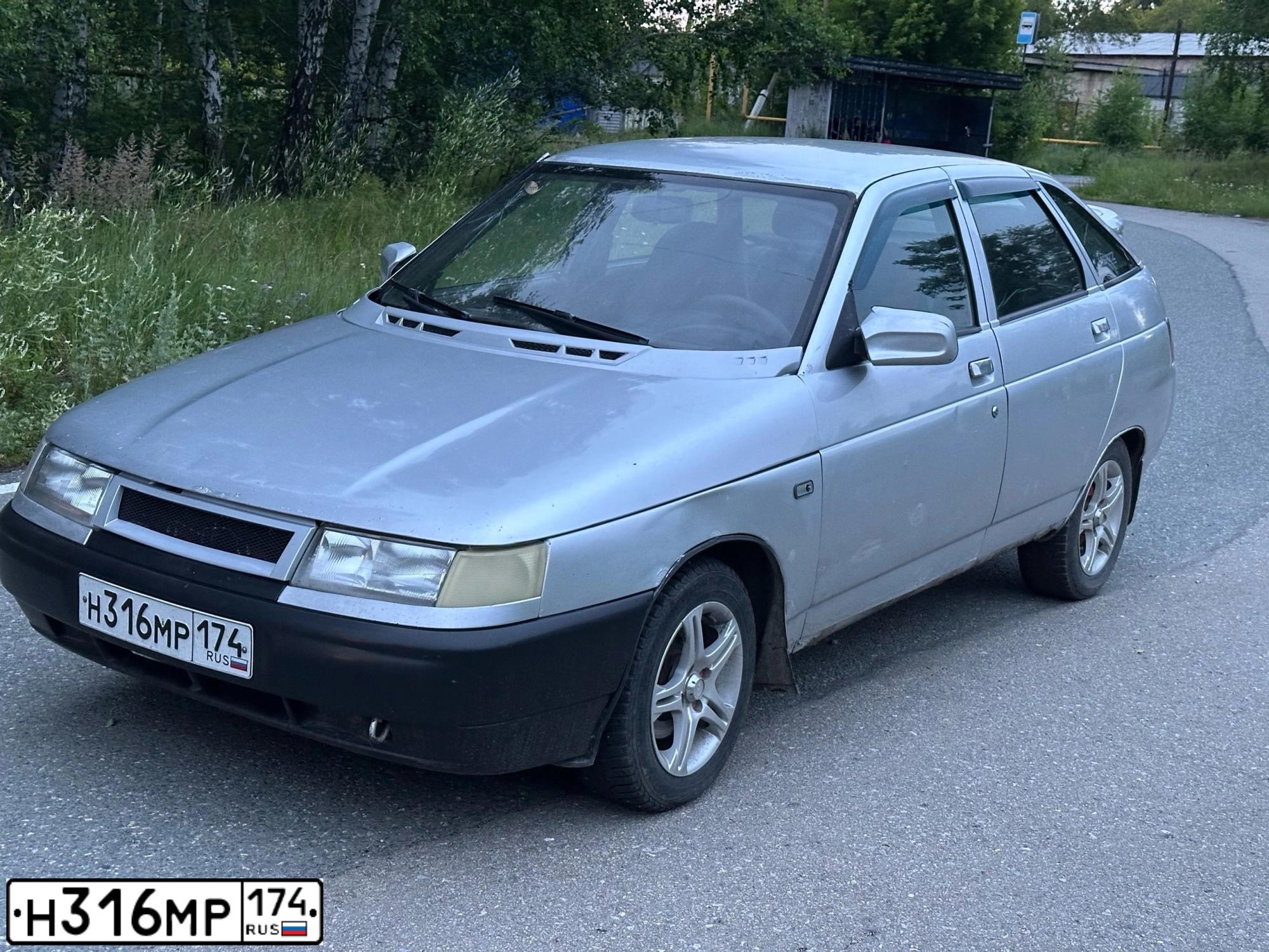 Фото автомобиля LADA 2112, 2006 — госномер Н316МР174. Цвет: СВЕТЛО-СЕРЕБРИСТЫЙ МЕТАЛЛ