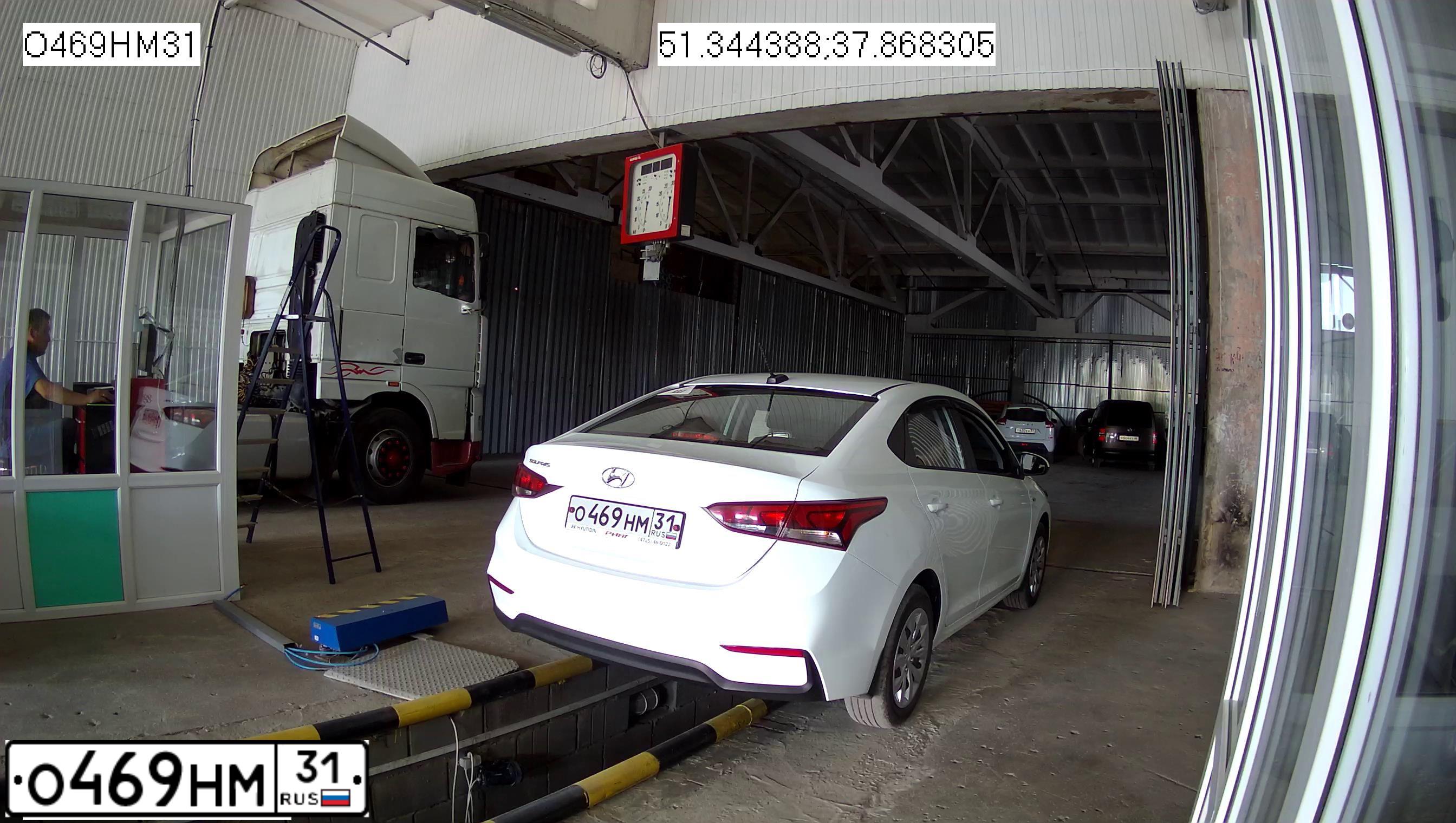 Фото автомобиля HYUNDAI SOLARIS, 2017 — госномер О469НМ31. Цвет: БЕЛЫЙ
