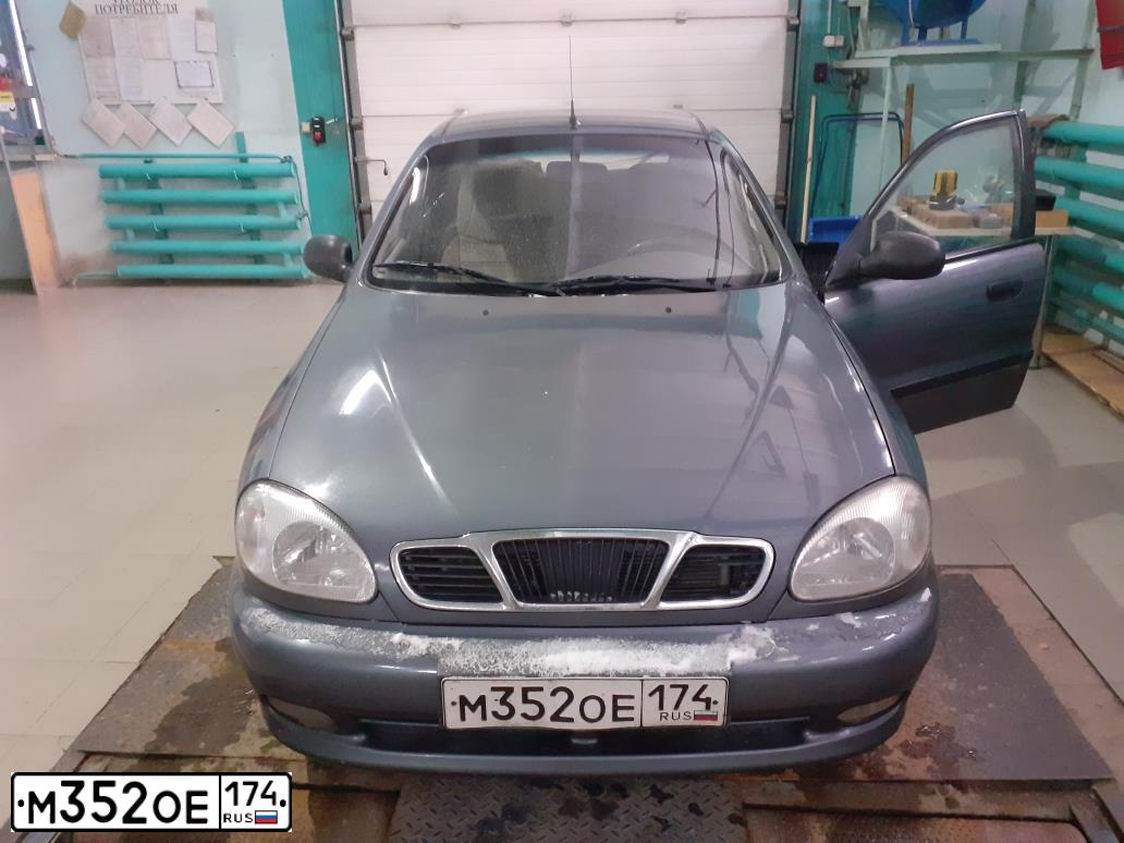 Фото автомобиля ZAZ CHANCE, 2009 — госномер М352ОЕ174. Цвет: СЕРО-СИНИЙ