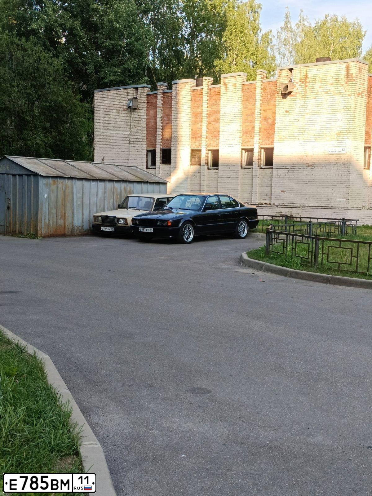 Фото автомобиля LADA 2107 LADA, 1988 — госномер Е785ВМ11. Цвет: СВЕТЛО-БЕЖЕВЫЙ