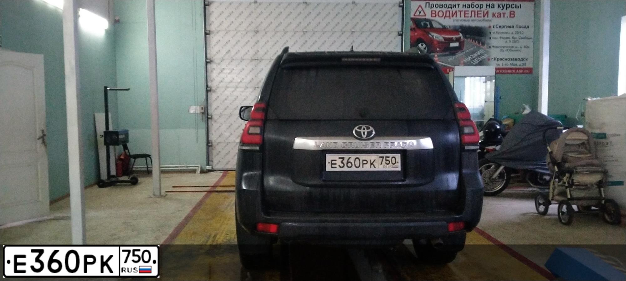 Фото автомобиля TOYOTA LANDCRUISER, 2017 — госномер Х697ОТ790. Цвет: ЧЕРНЫЙ