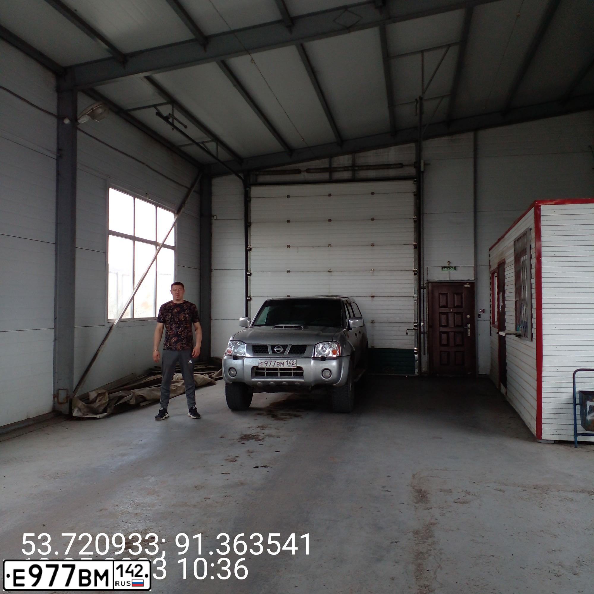 Фото автомобиля NISSAN NP300, 2010 — госномер А523МА19. Цвет: СЕРЕБРИСТЫЙ