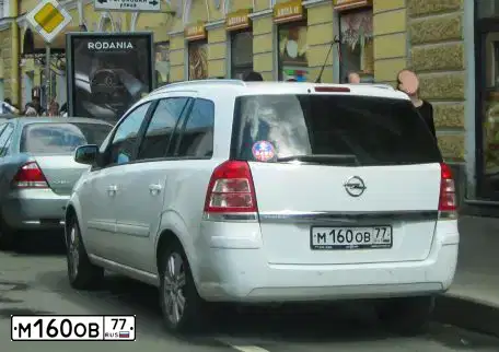 Фото автомобиля OPEL ZAFIRA, 2012 — госномер М160ОВ77. Цвет: БЕЛЫЙ