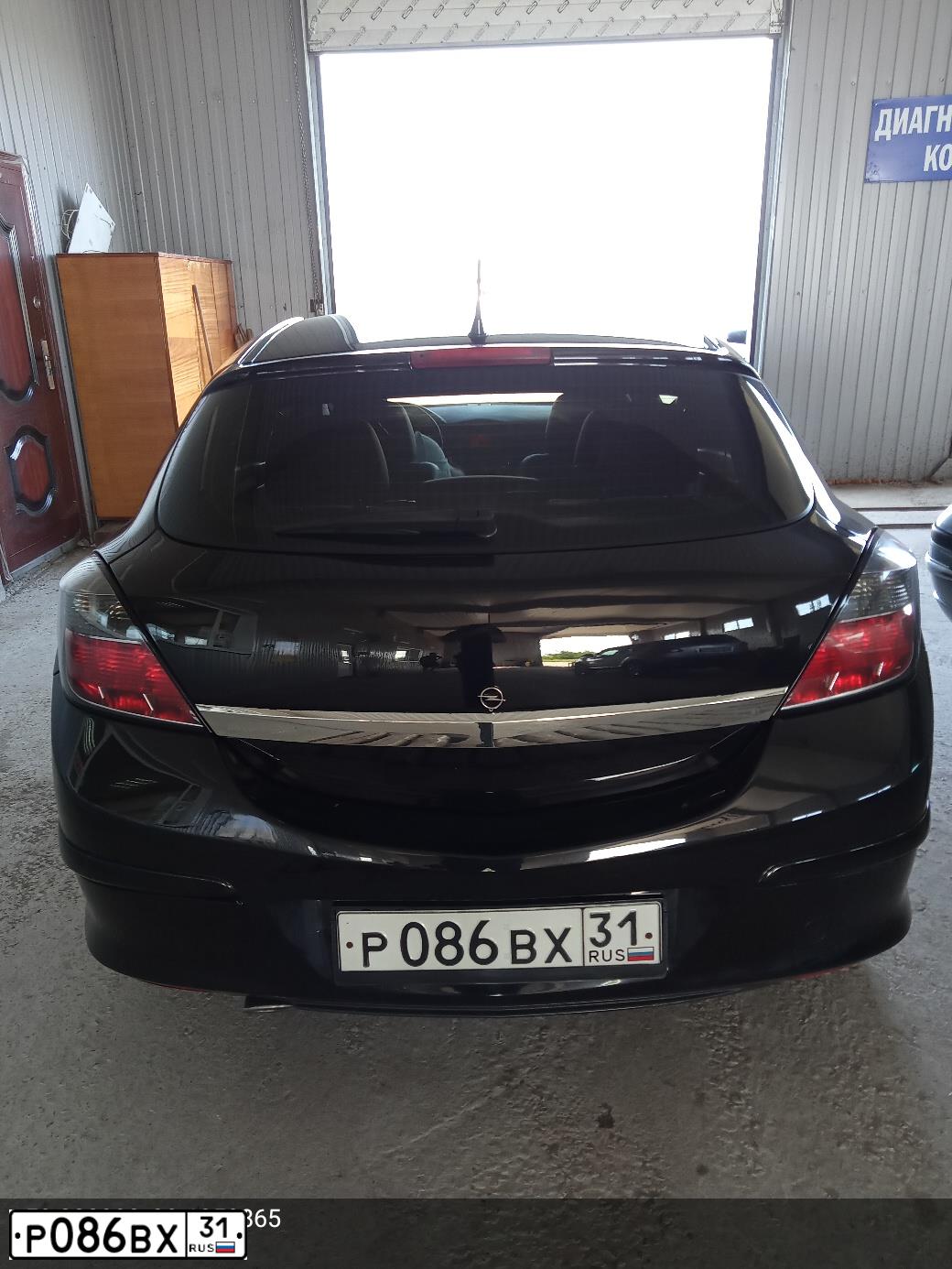 Фото автомобиля OPEL ASTRA, 2007 — госномер Р086ВХ31. Цвет: ЧЕРНЫЙ