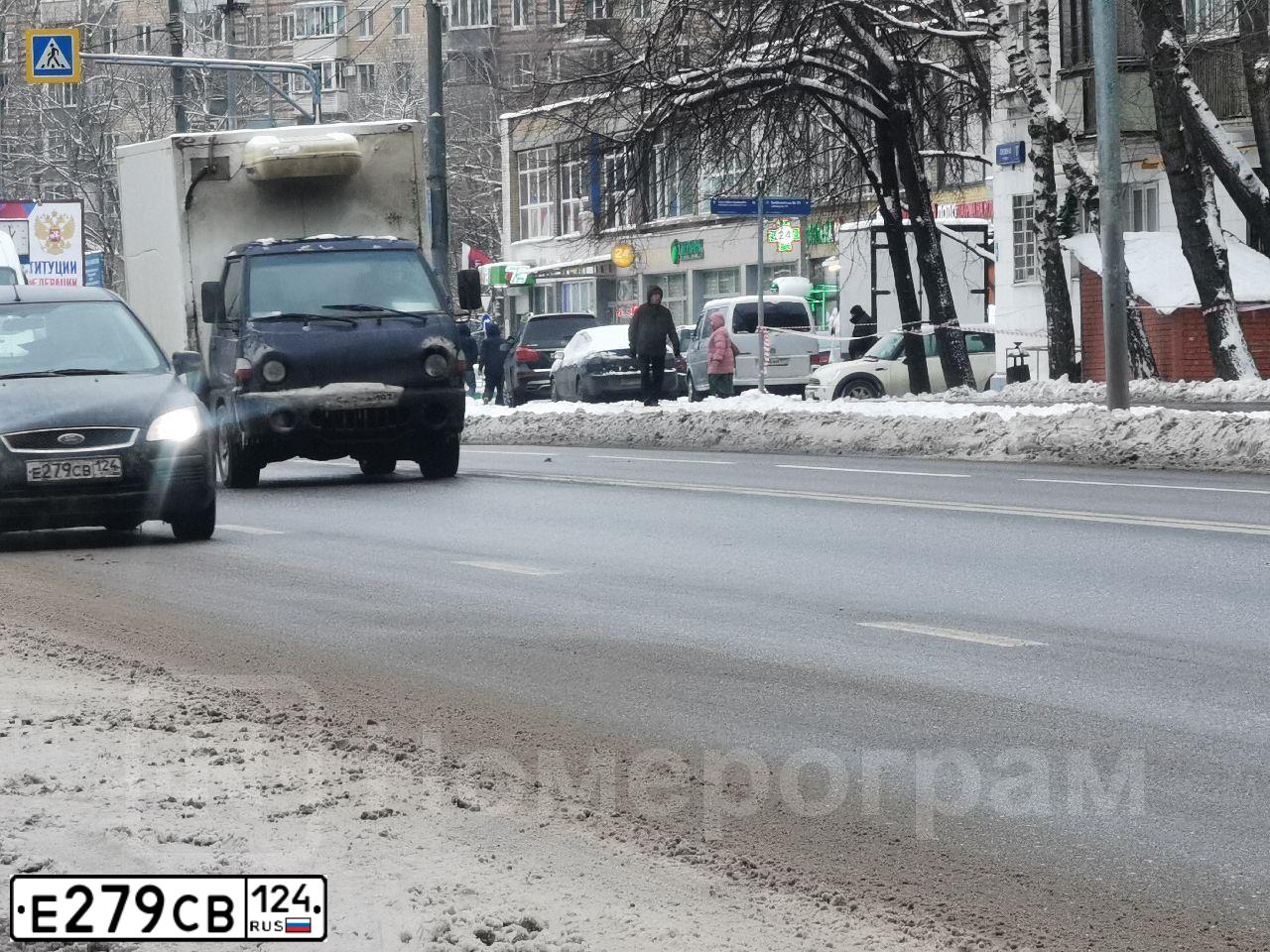 Фото автомобиля FORD FOCUS, 2007 — госномер А058ВК181. Цвет: Темно-синий