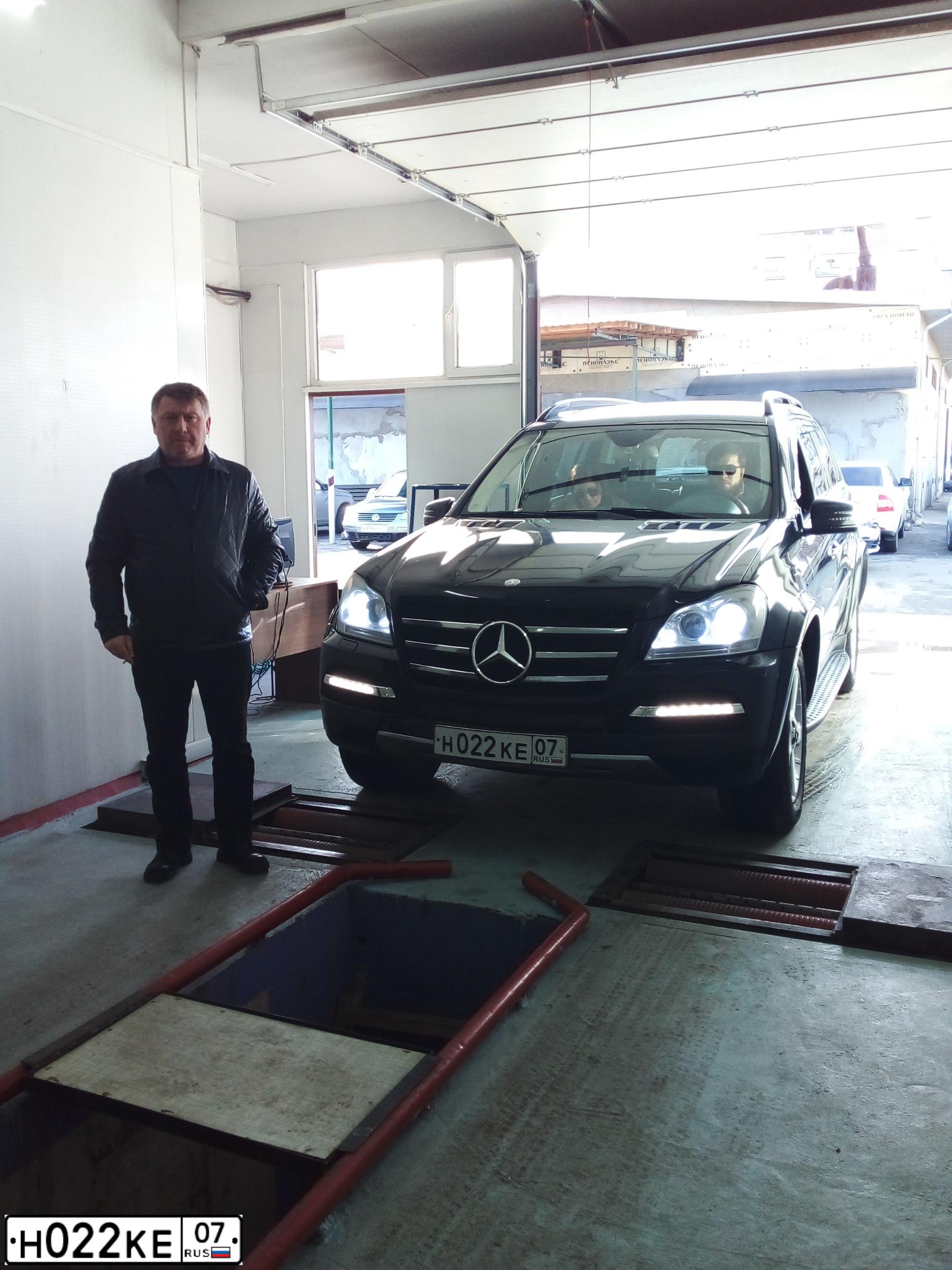 Фото автомобиля MERCEDES GL-KLASSE, 2007 — госномер Р954МВ190. Цвет: ЧЕРНЫЙ