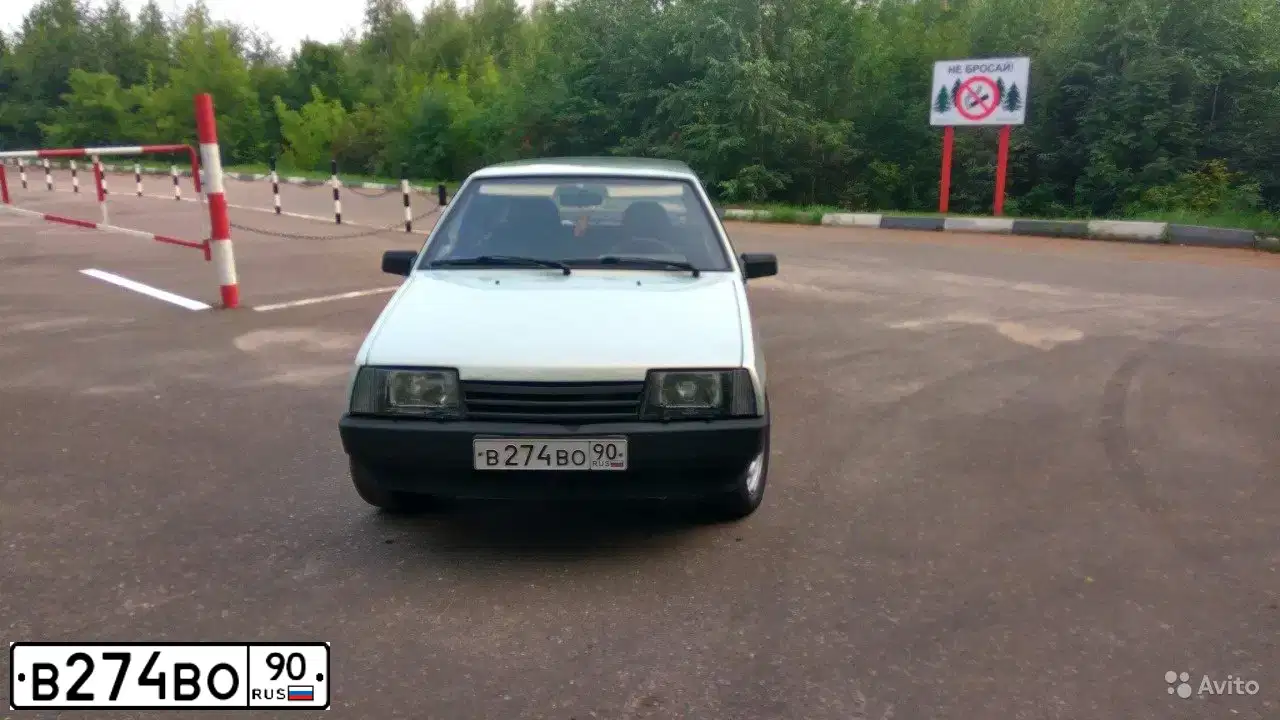 Фото автомобиля LADA 2109 SAMARA, 2002 — госномер В274ВО90. Цвет: СЕРЕБРИСТЫЙ ЖЕЛТО-ЗЕЛЕНЫЙ