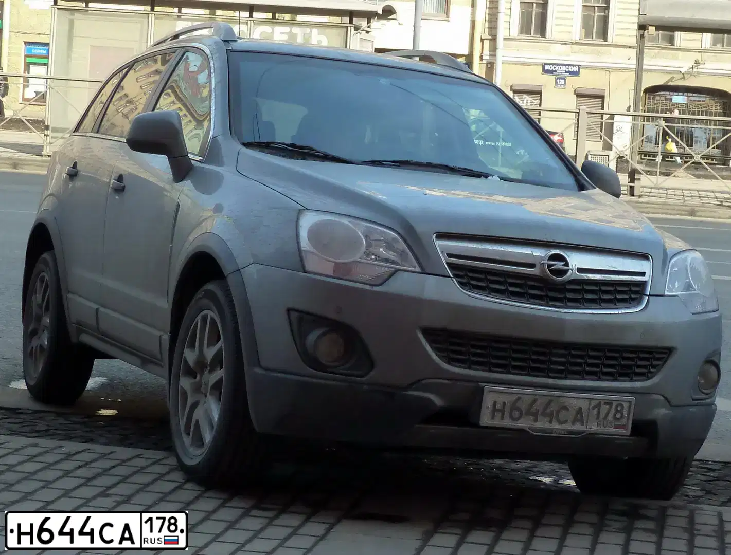 Фото автомобиля OPEL ANTARA, 2012 — госномер Е634СУ60. Цвет: СЕРЫЙ