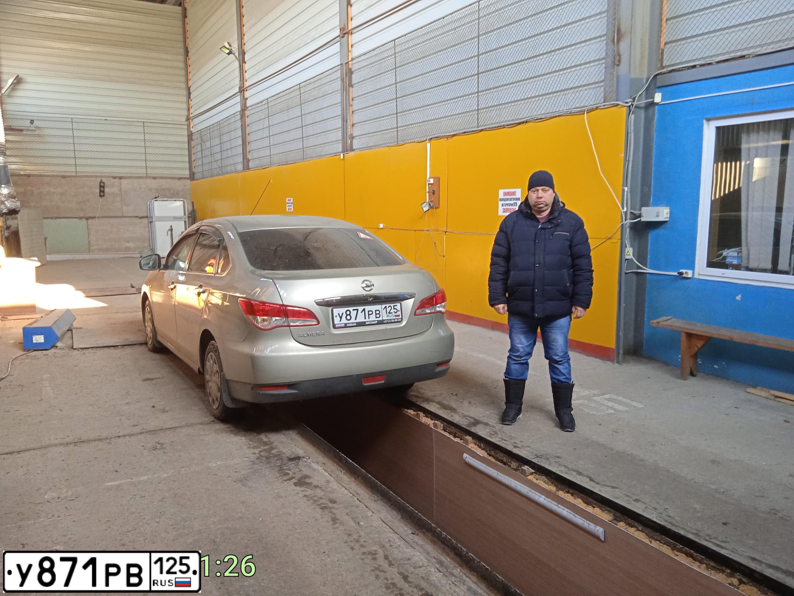 Фото автомобиля NISSAN ALMERA /AVTOVAZ/, 2015 — госномер У871РВ125. Цвет: СЕРО-БЕЖЕВЫЙ