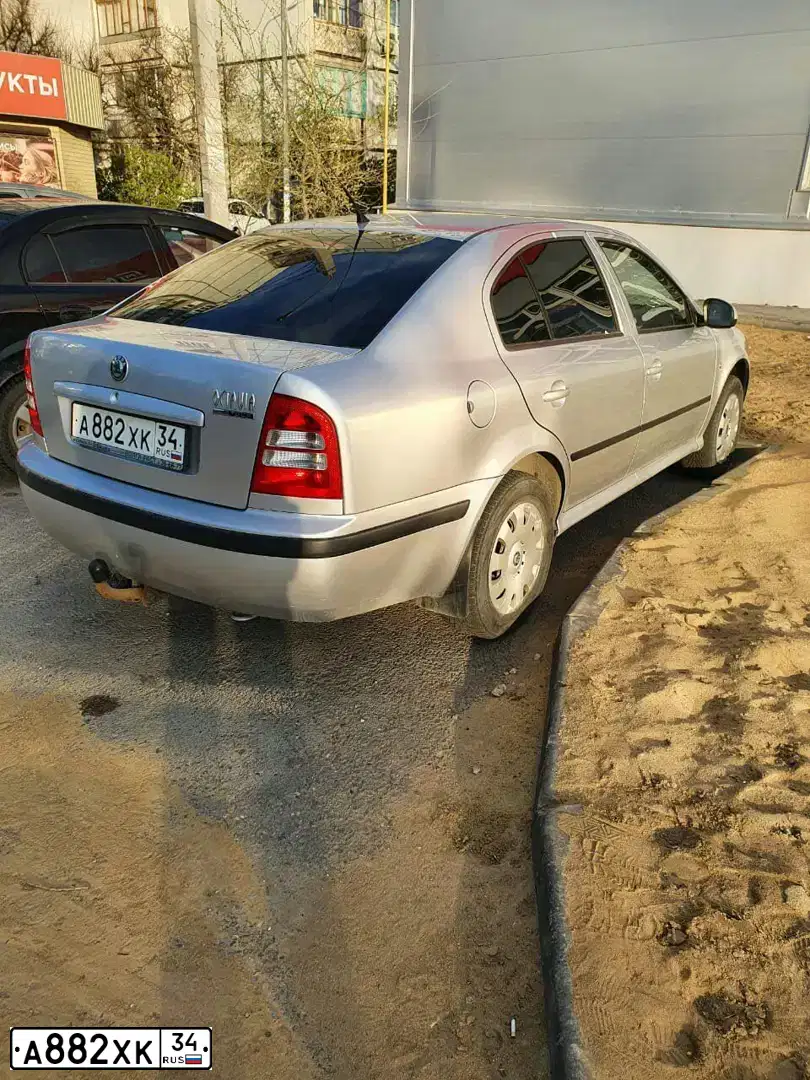 Фото автомобиля SKODA OCTAVIA, 2010 — госномер А882ХК34. Цвет: СЕРЕБРИСТЫЙ