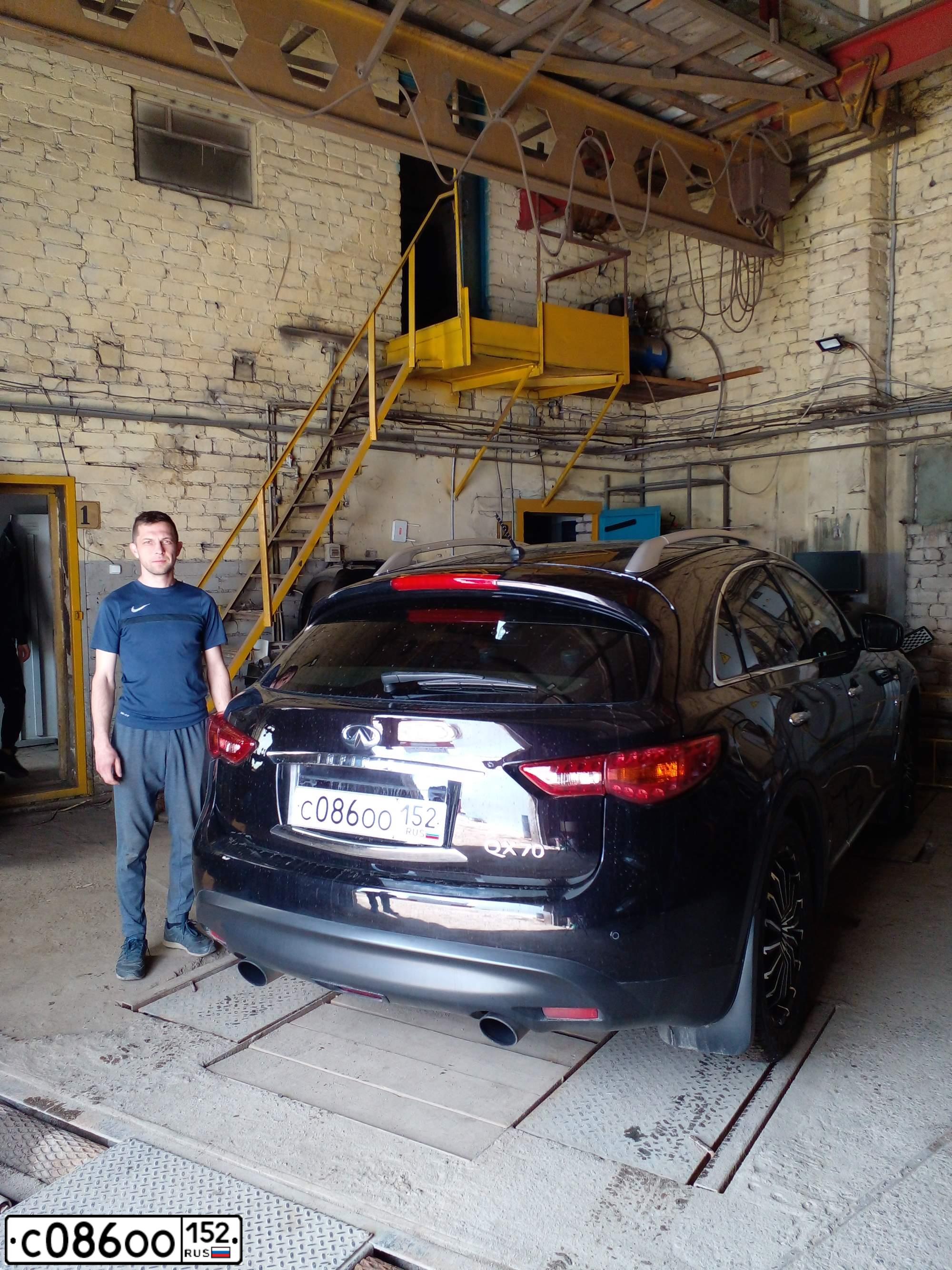 Фото автомобиля INFINITI QX70 /FX/, 2014 — госномер С086ОО152. Цвет: ЧЕРНЫЙ
