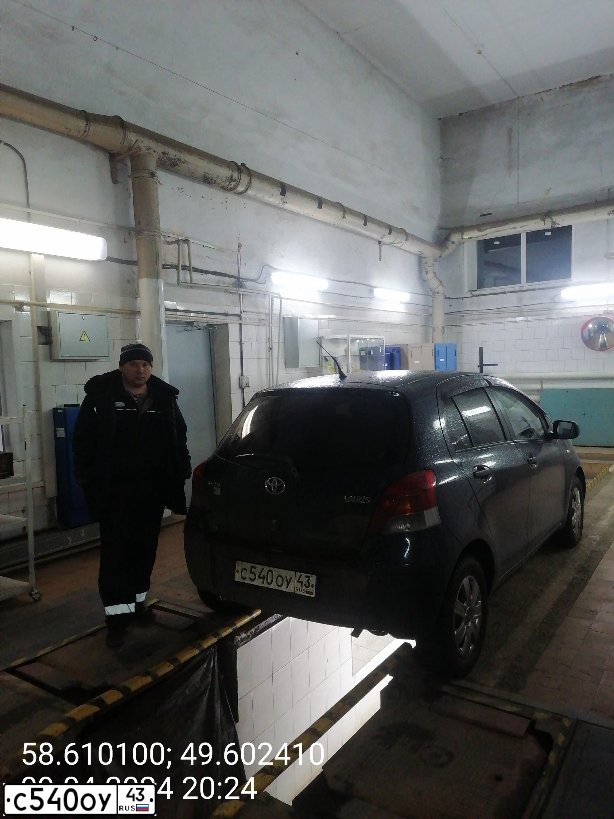 Фото автомобиля TOYOTA YARIS, 2009 — госномер С540ОУ43. Цвет: синий