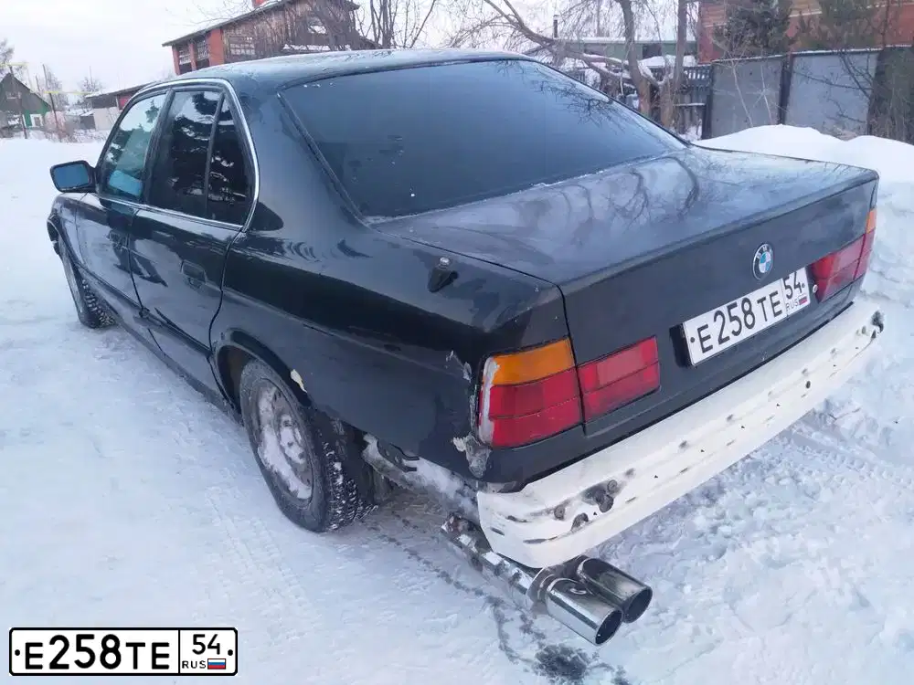 Фото автомобиля BMW SERIE 5, 1989 — госномер Е258ТЕ54. Цвет: ЧЕРНЫЙ