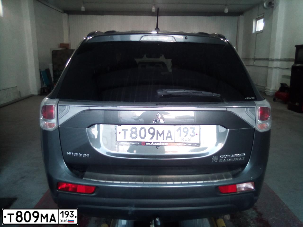 Фото автомобиля MITSUBISHI OUTLANDER, 2013 — госномер Т809МА193. Цвет: Серый