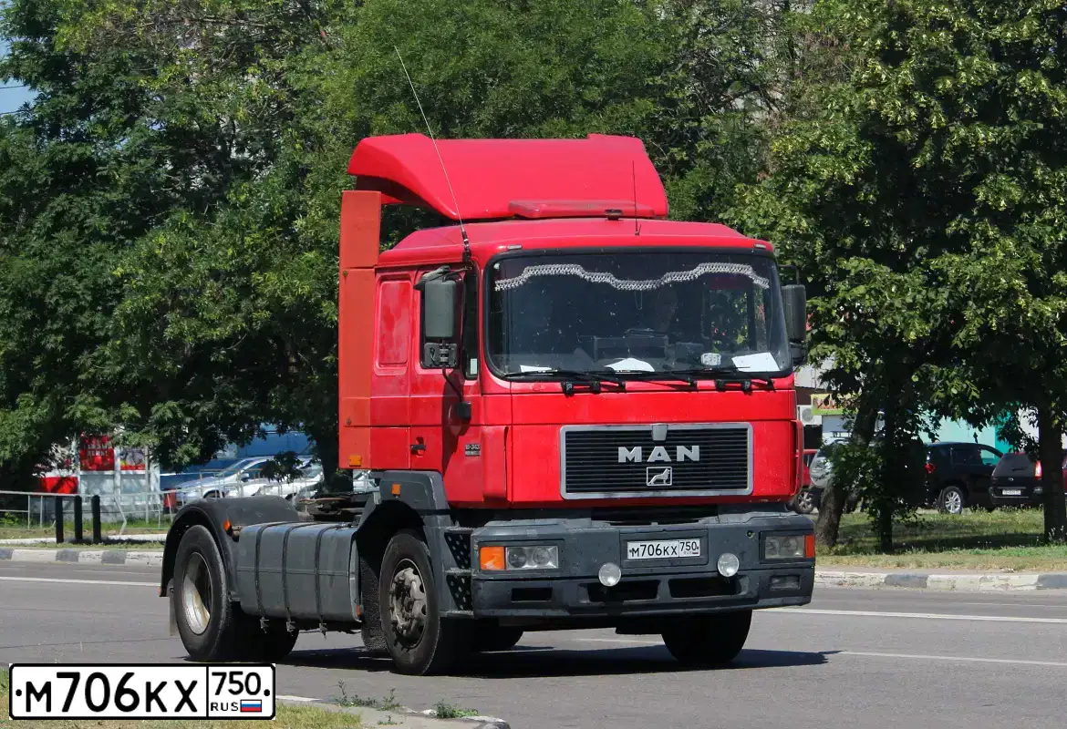 Фото автомобиля MAN 18.000-SERIE, 1998 — госномер В890СХ90. Цвет: КРАСНЫЙ