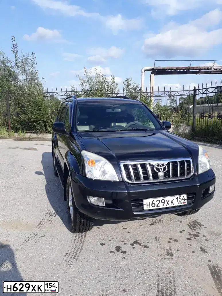 Фото автомобиля TOYOTA LANDCRUISER, 2007 — госномер М444НР54. Цвет: ЧЕРНЫЙ