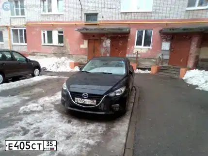 Фото автомобиля MAZDA 3, 2015 — госномер Е405СТ35. Цвет: ЧЕРНЫЙ