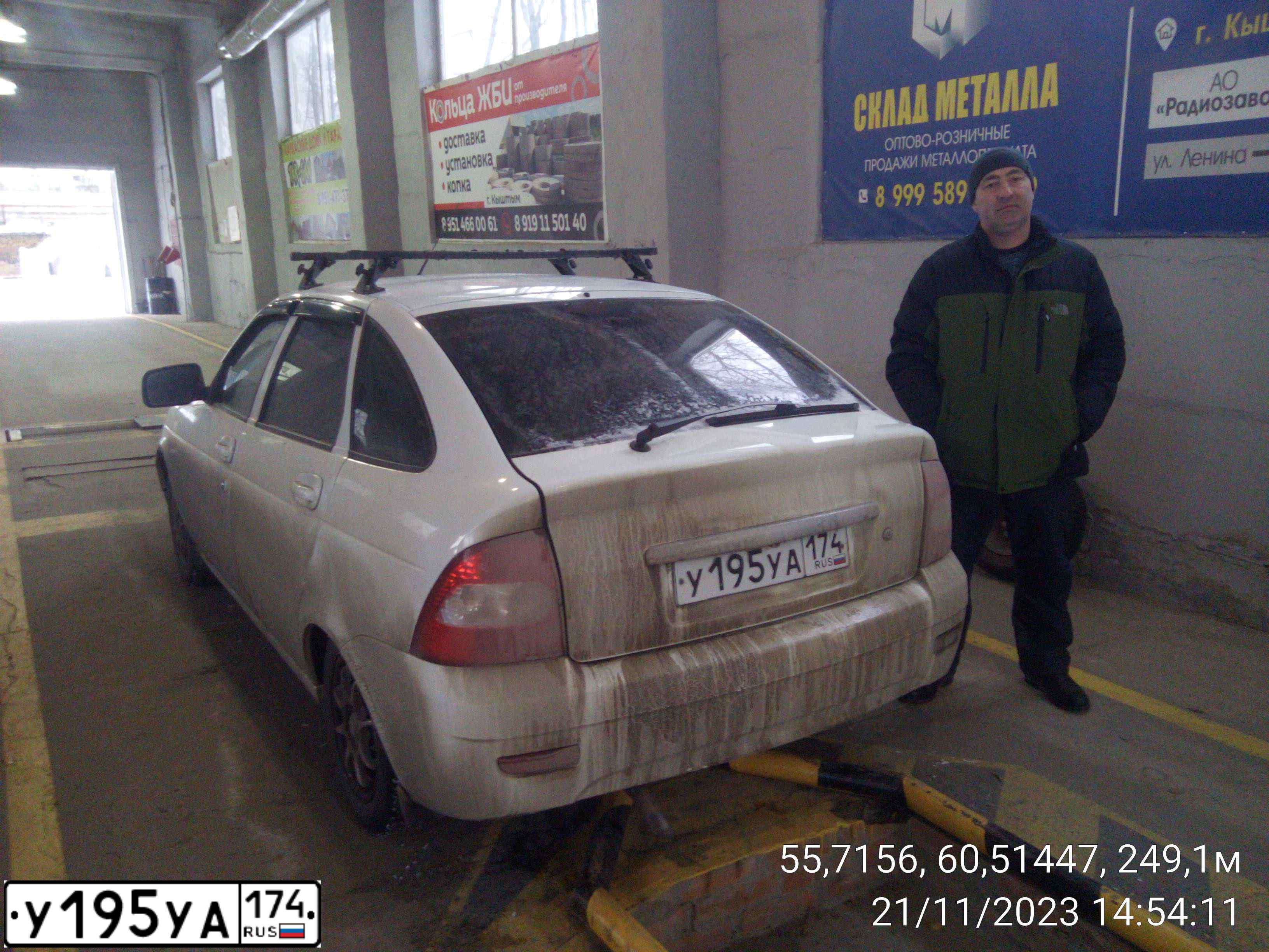 Фото автомобиля LADA 2172 PRIORA, 2011 — госномер Т777ОА174. Цвет: Белый