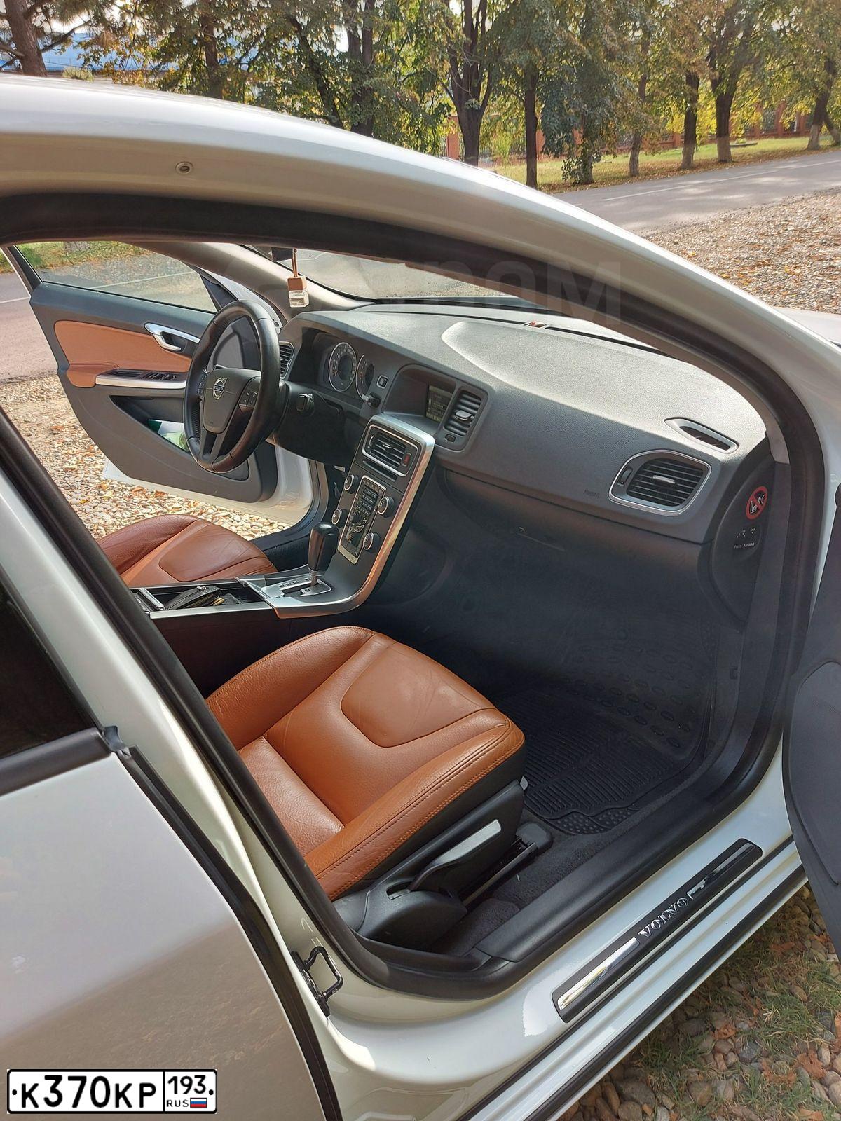 Фото автомобиля VOLVO S60, 2011 — госномер К075ВС82. Цвет: Белый