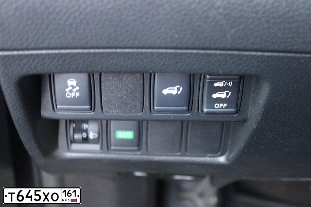 Фото автомобиля NISSAN X-TRAIL, 2017 — госномер Р490ХК196. Цвет: СЕРЫЙ