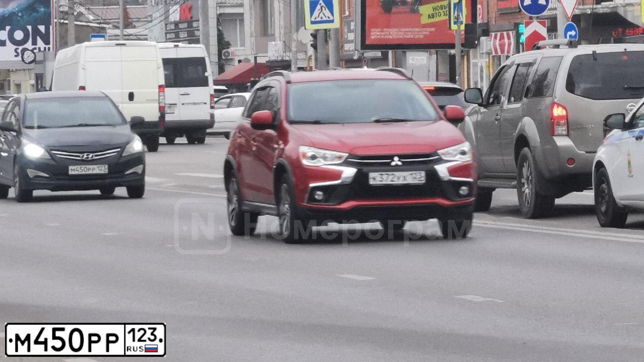 Фото автомобиля HYUNDAI SOLARIS, 2015 — госномер М450РР123. Цвет: ЧЕРНЫЙ