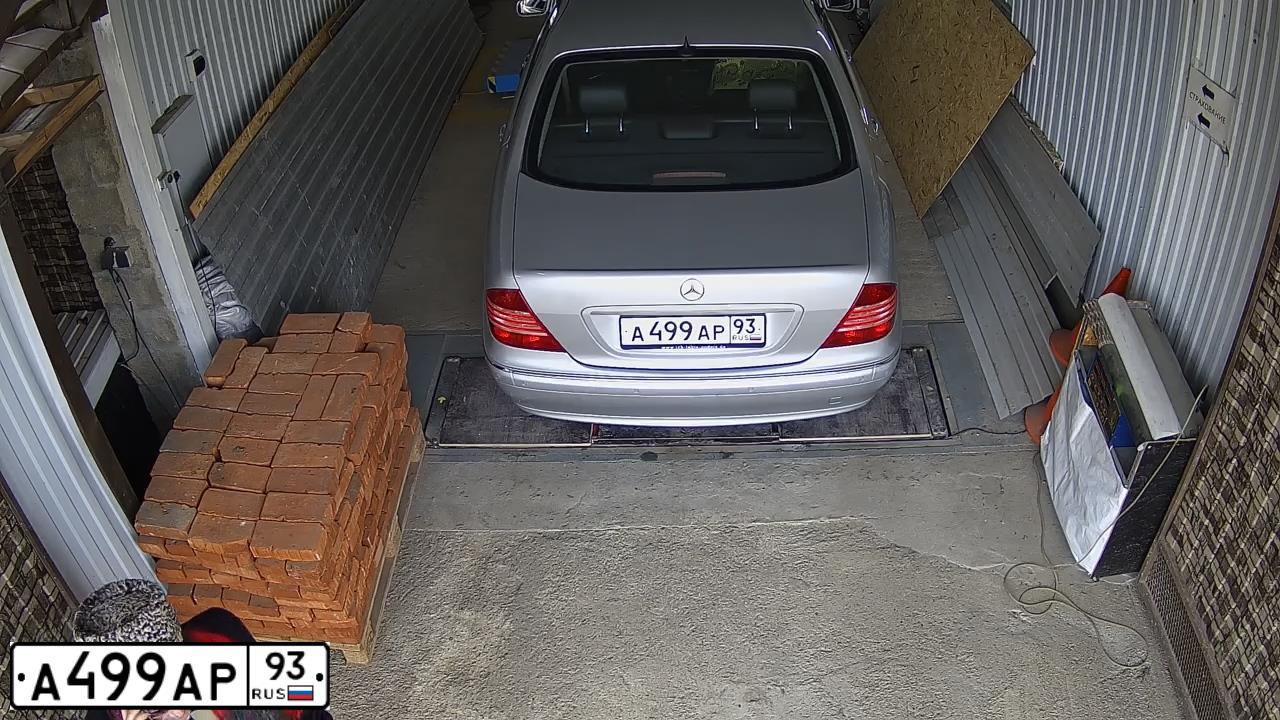 Фото автомобиля MERCEDES S-KLASSE, 2003 — госномер А499АР93. Цвет: СЕРЕБРИСТЫЙ