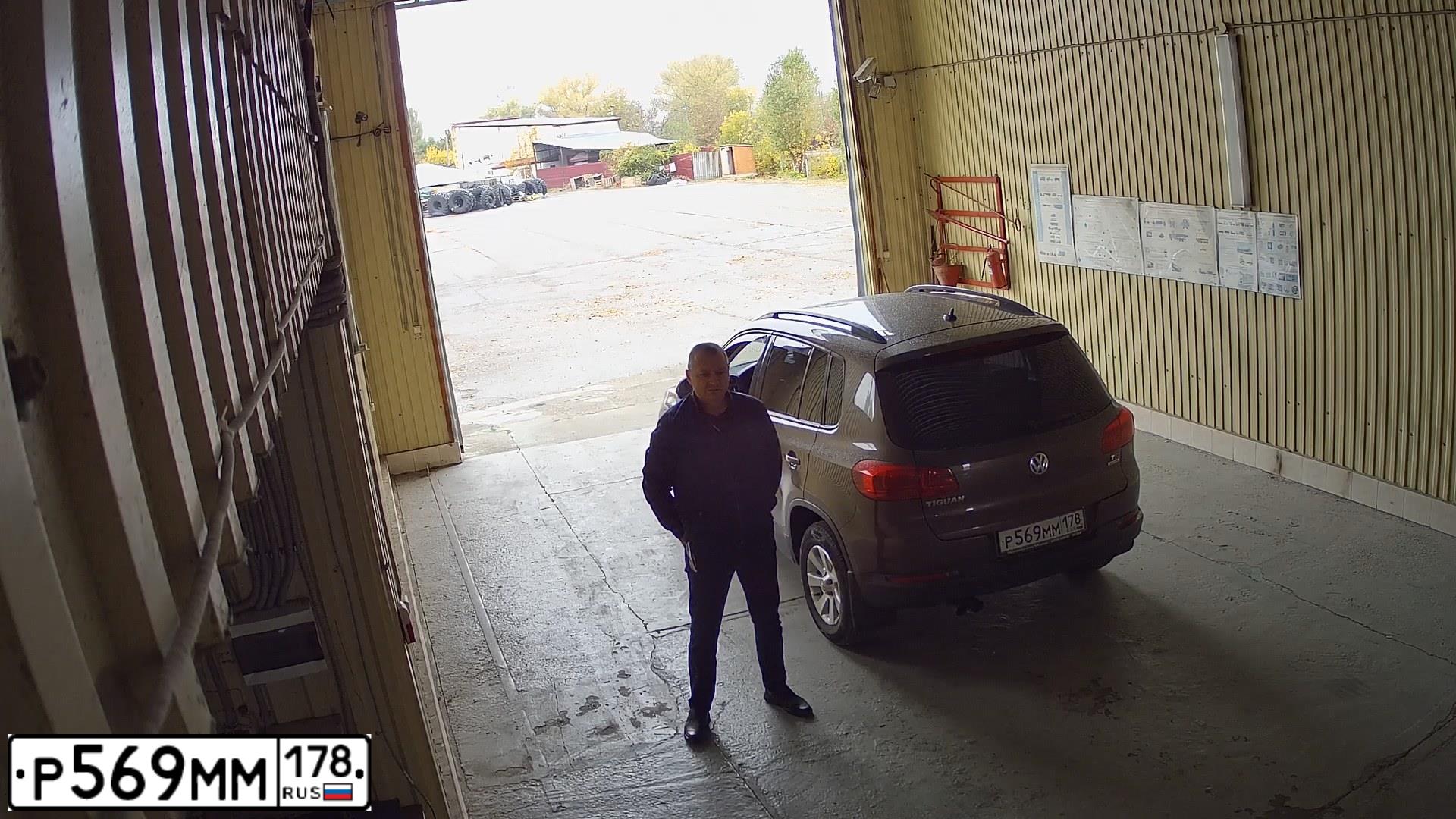 Фото автомобиля VOLKSWAGEN TIGUAN, 2013 — госномер Х712МР193. Цвет: КОРИЧНЕВЫЙ