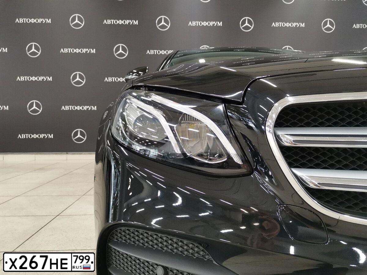 Фото автомобиля MERCEDES-BENZ E220, 2018 — госномер У818АТ52. Цвет: ЧЕРНЫЙ