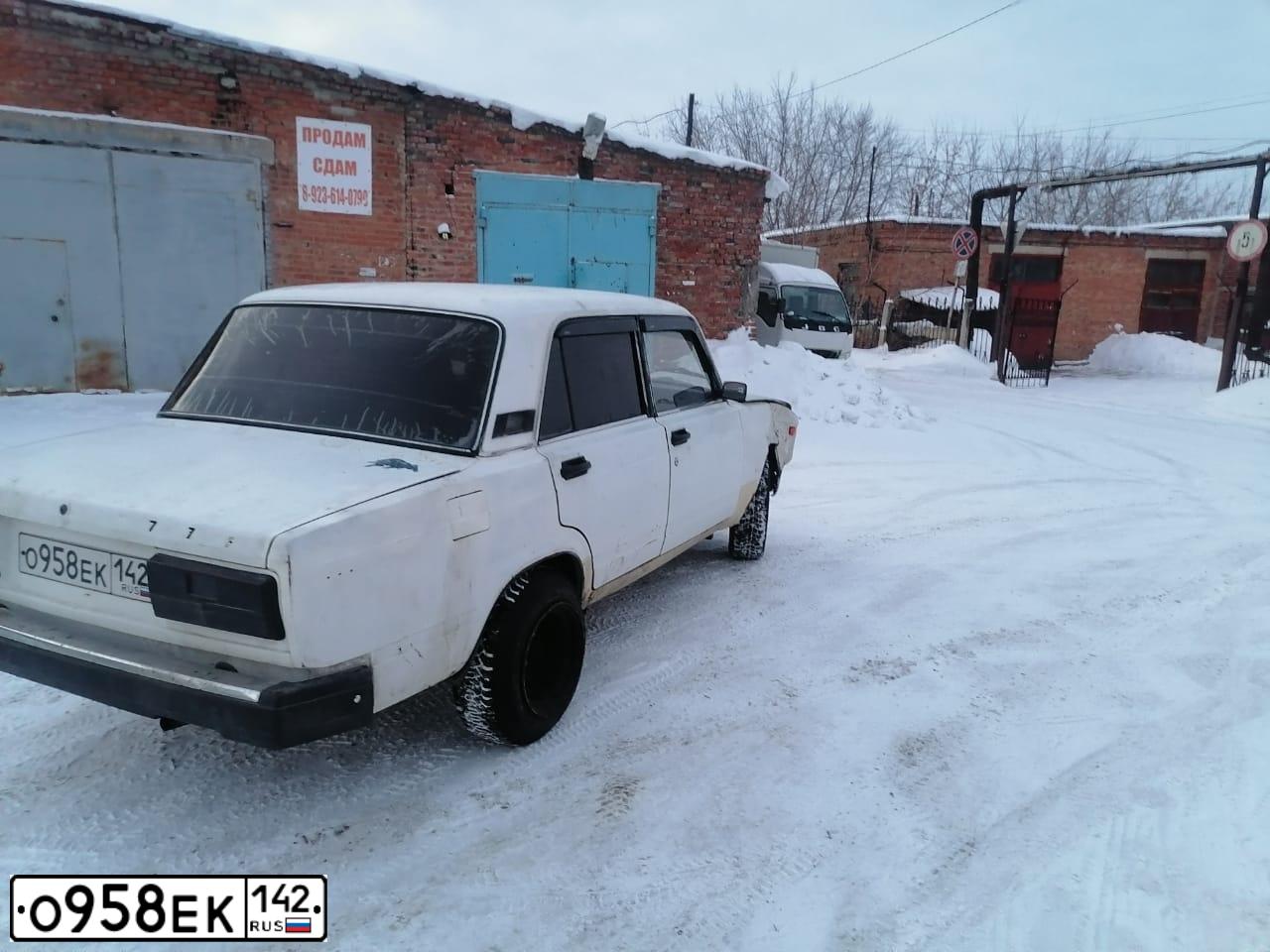 Фото автомобиля LADA 2107, 2000 — госномер С775НР142. Цвет: ЯРКО БЕЛЫЙ