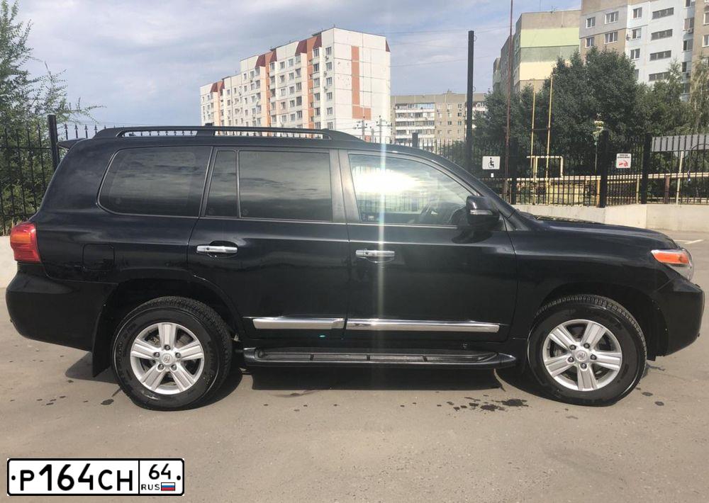 Фото автомобиля TOYOTA LANDCRUISER 200, 2013 — госномер В755КМ89. Цвет: ЧЕРНЫЙ