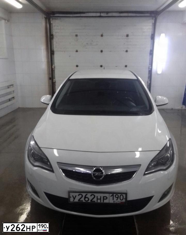 Фото автомобиля OPEL ASTRA, 2011 — госномер С653ЕК193. Цвет: Белый