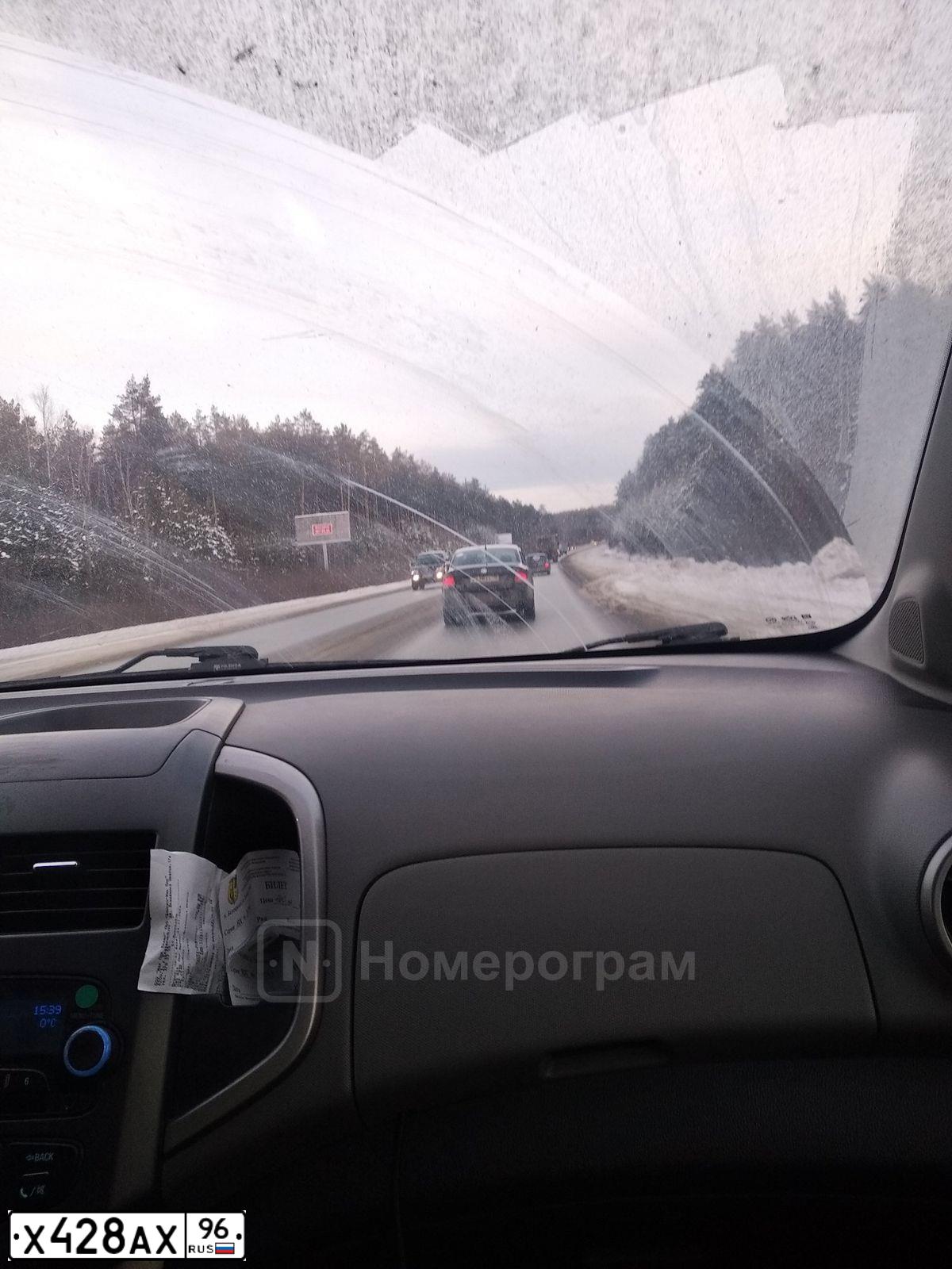 Фото автомобиля VOLKSWAGEN POLO, 2013 — госномер Х428АХ96. Цвет: ЧЕРНЫЙ