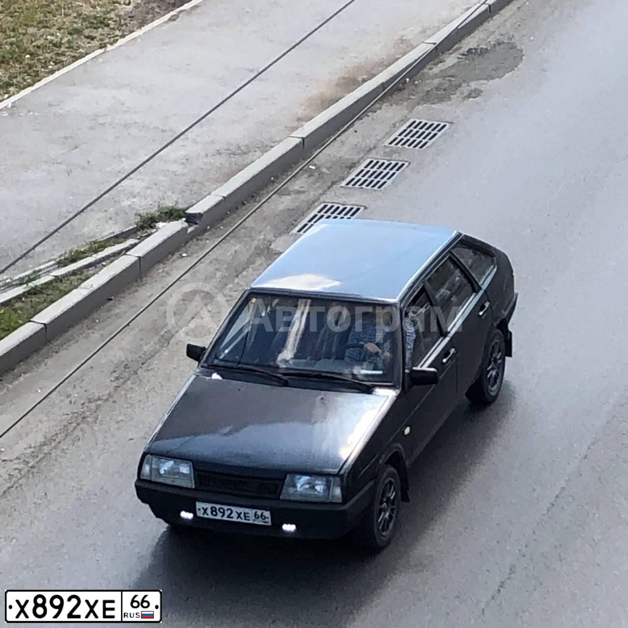 Фото автомобиля LADA 2109 SAMARA, 2003 — госномер Х892ХЕ66. Цвет: ЧЕРНЫЙ