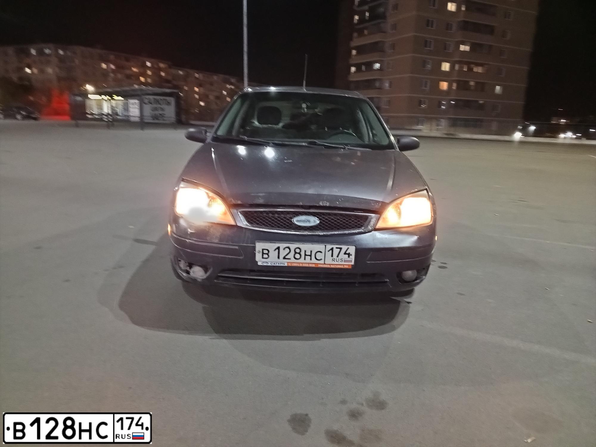 Фото автомобиля FORD FOCUS, 2005 — госномер В128НС174. Цвет: СЕРЫЙ