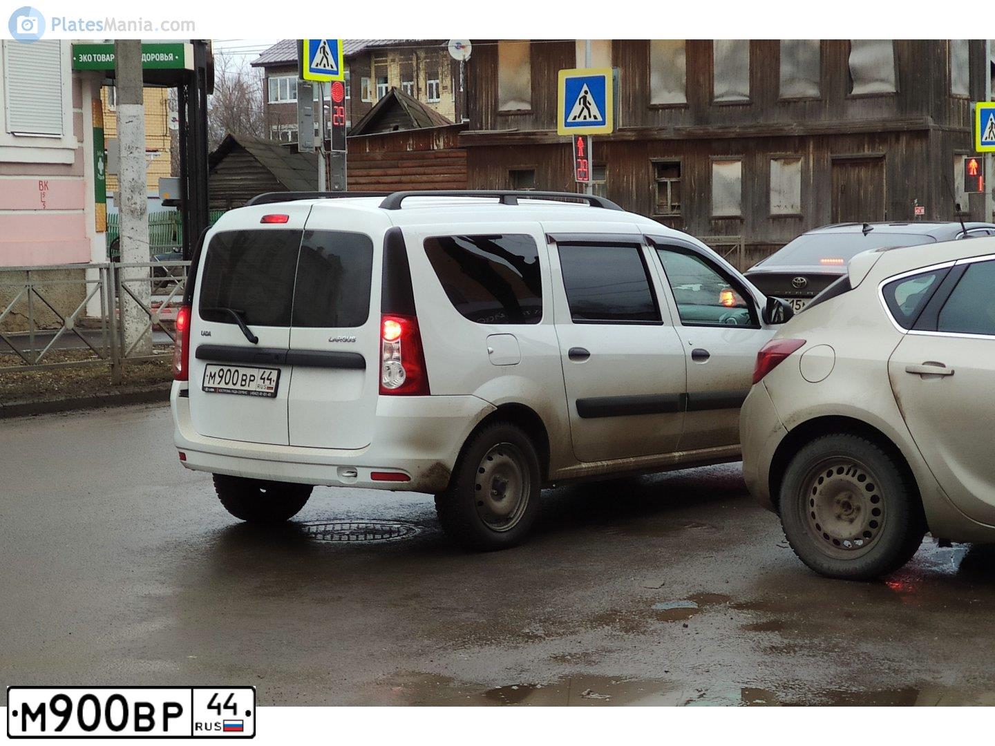 Фото автомобиля TOYOTA LANDCRUISER, 2008 — госномер М900ВР44. Цвет: ЧЕРНЫЙ