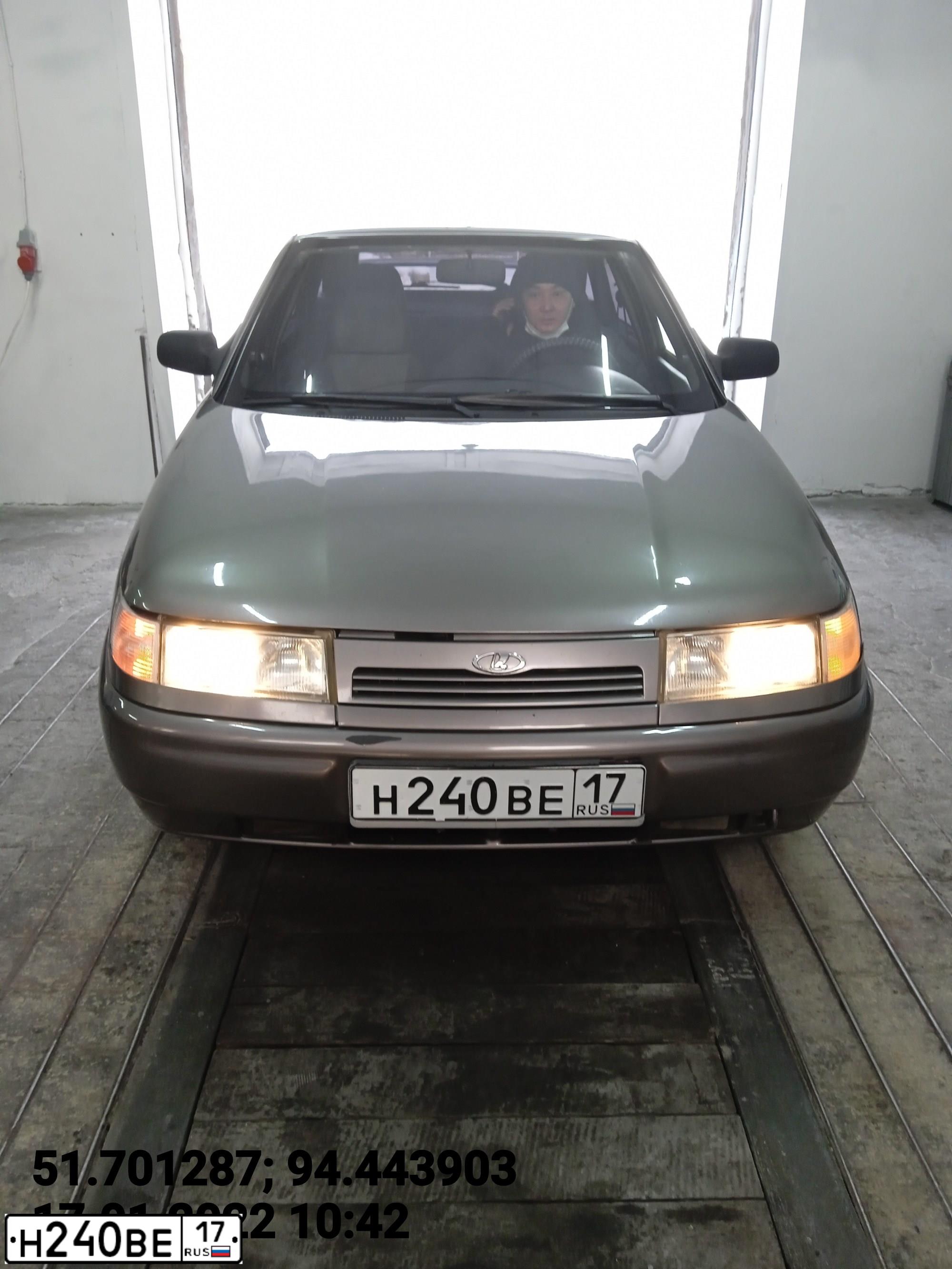 Фото автомобиля LADA 2112, 2007 — госномер В314ВМ17. Цвет: серебристо-коричневый