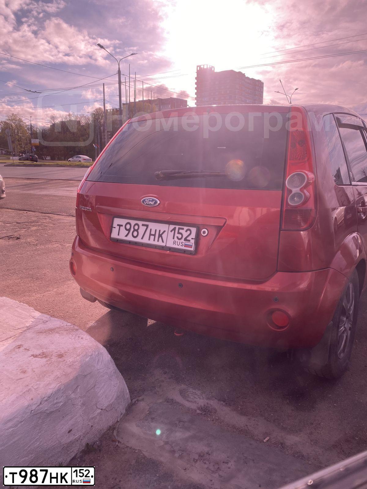 Фото автомобиля FORD FIESTA / ASPIRE, 2008 — госномер Х920АХ52. Цвет: Красный