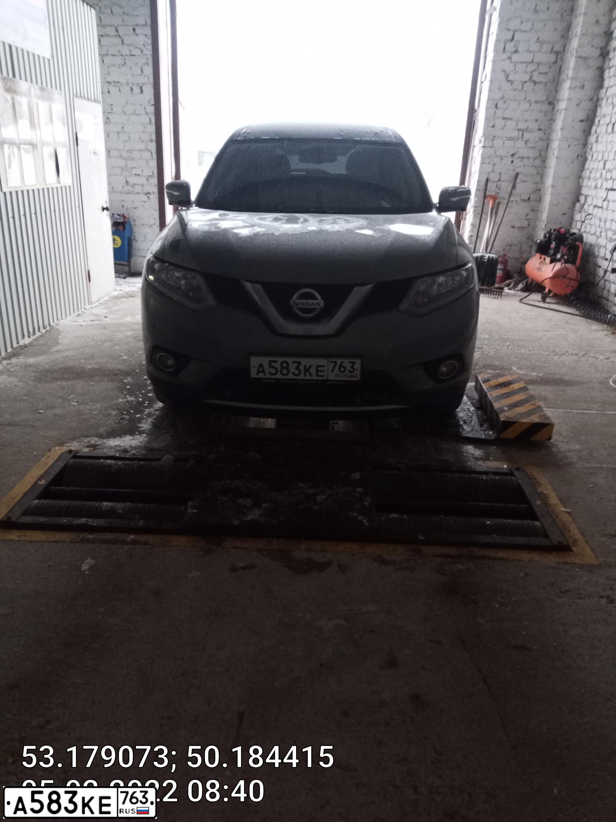Фото автомобиля NISSAN X-TRAIL, 2018 — госномер А583КЕ763. Цвет: Серый