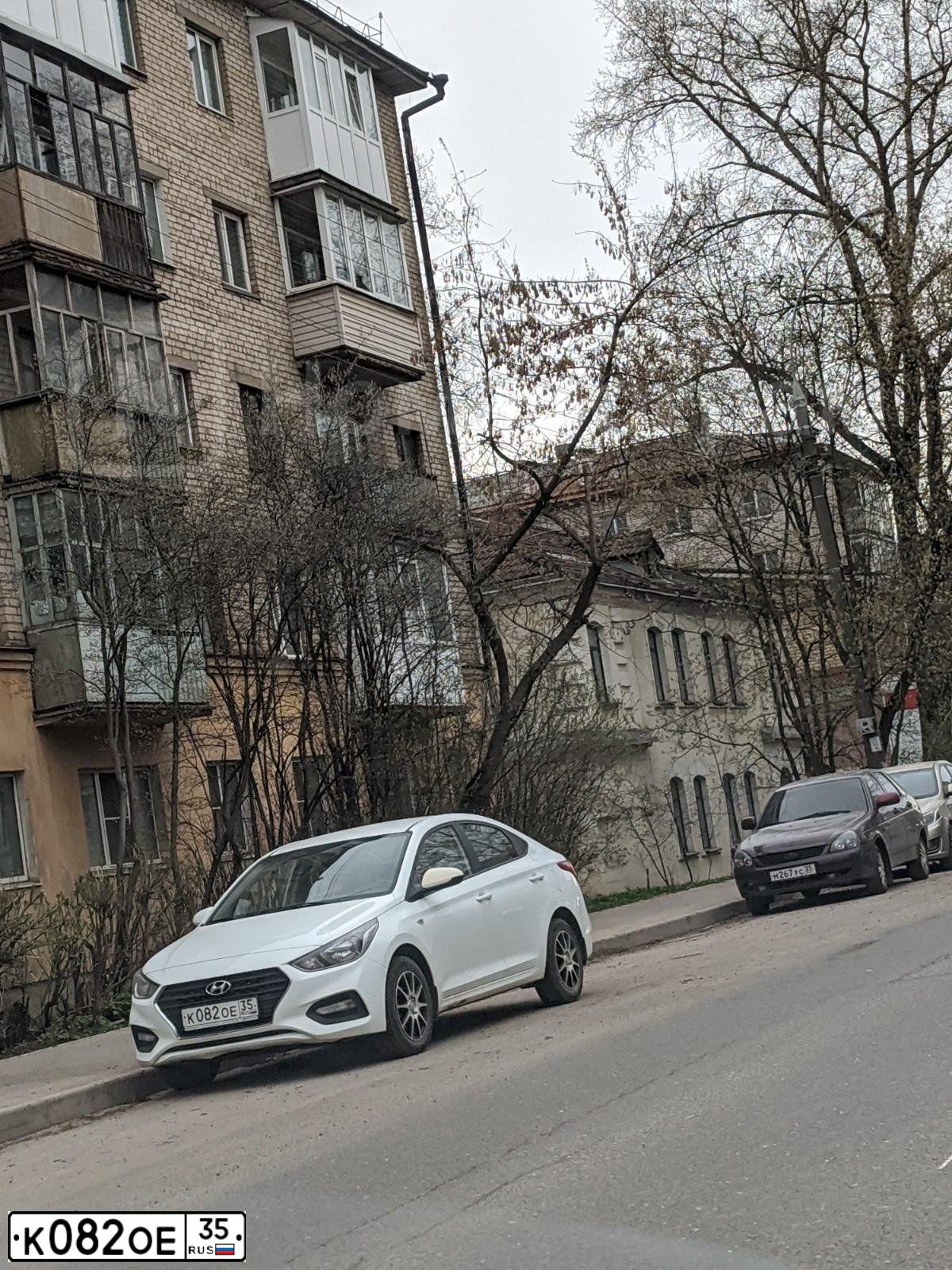 Фото автомобиля HYUNDAI SOLARIS, 2017 — госномер К082ОЕ35. Цвет: Белый