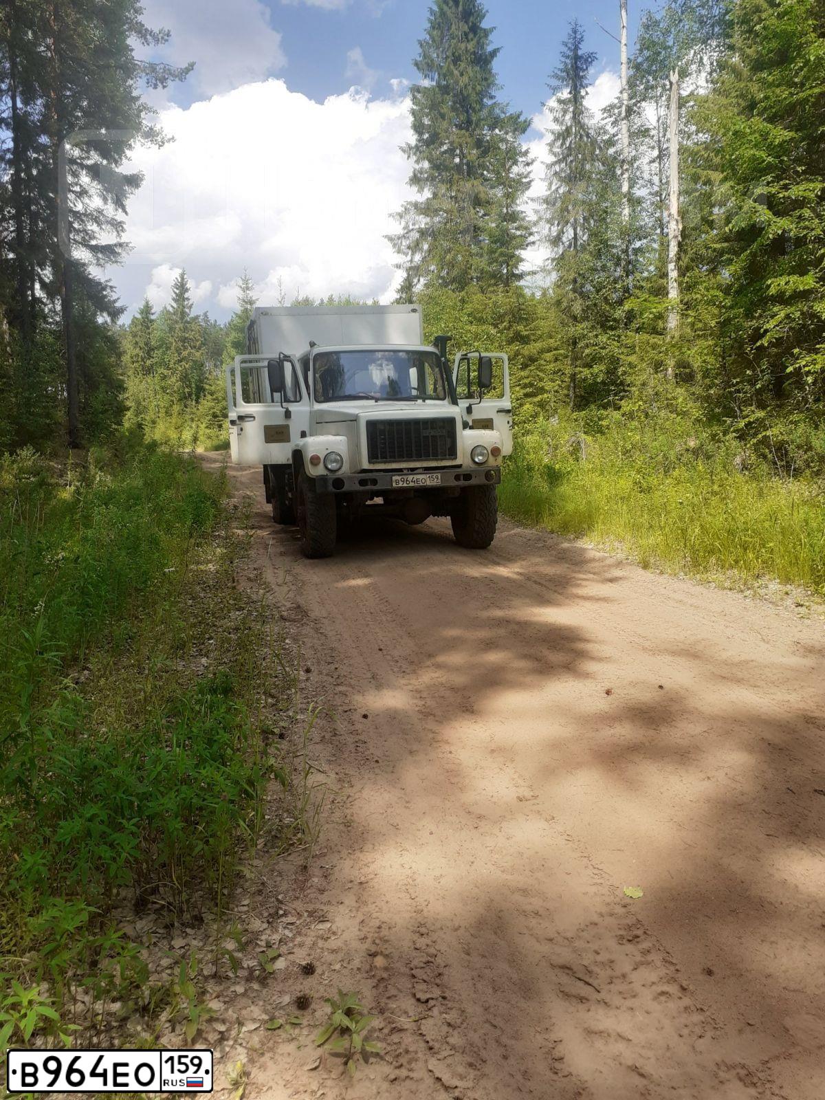 Фото автомобиля GAZ 3308 SADKO, 2012 — госномер В964ЕО159. Цвет: Белый