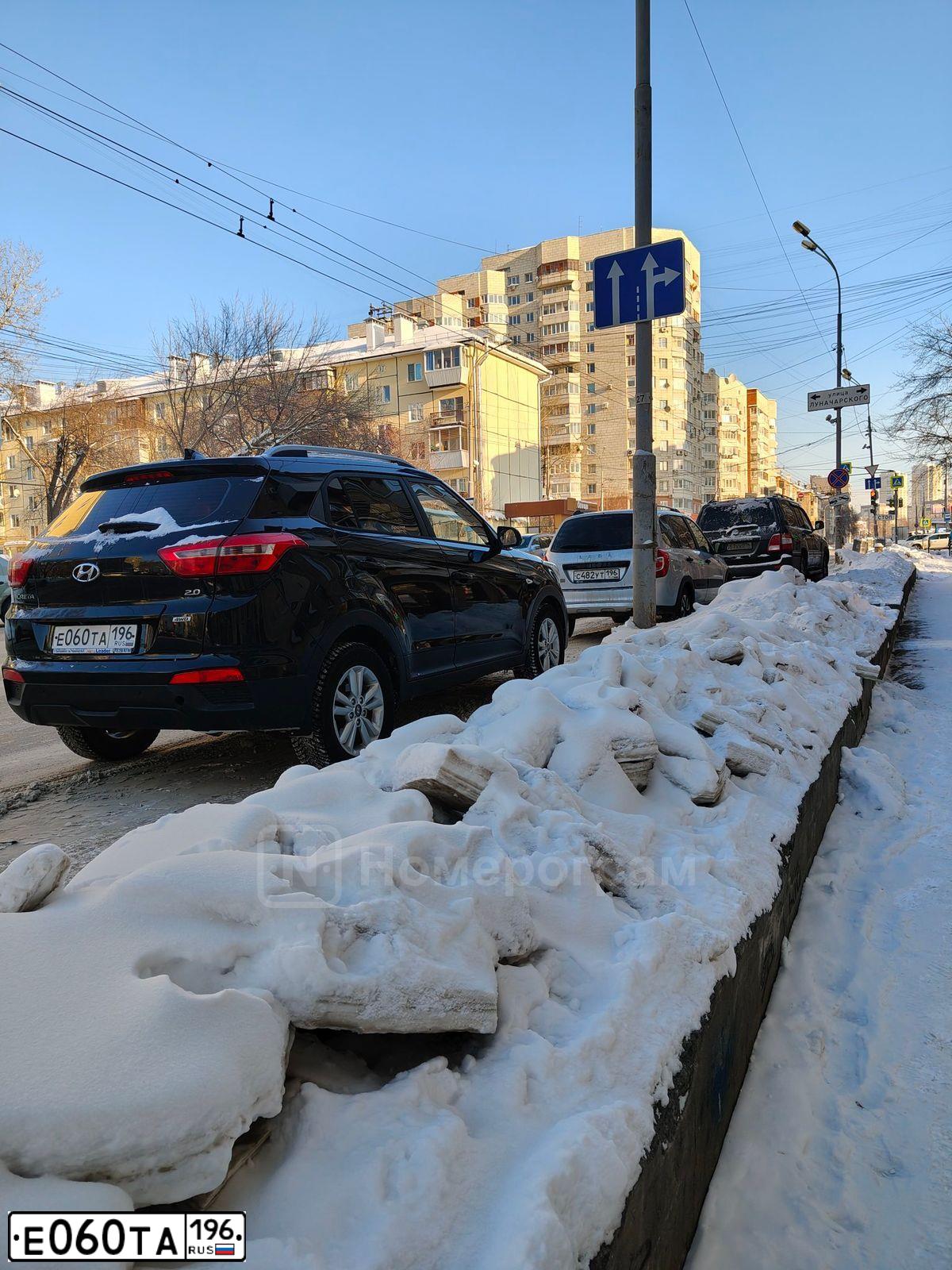 Фото автомобиля HYUNDAI CRETA, 2017 — госномер Е060ТА196. Цвет: ЧЕРНЫЙ