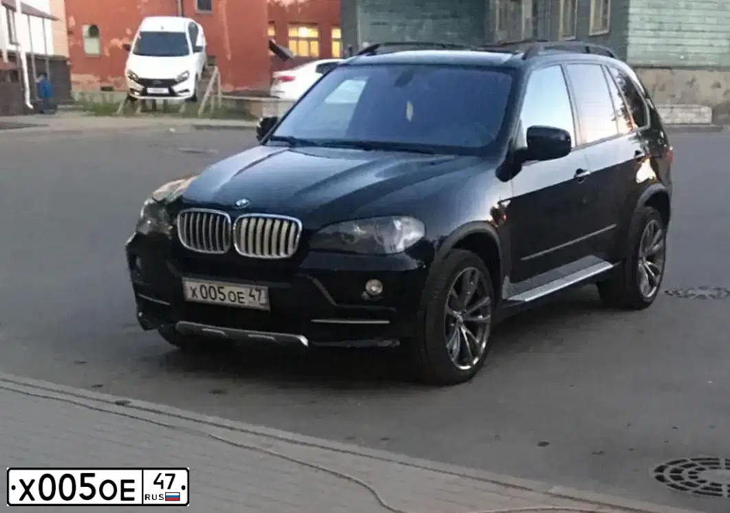 Фото автомобиля BMW X5, 2007 — госномер Т255СУ60. Цвет: ЧЕРНЫЙ