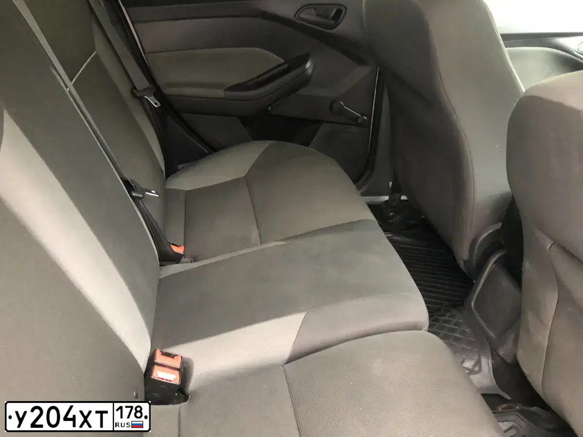Фото автомобиля FORD FOCUS, 2013 — госномер У204ХТ178. Цвет: ЧЕРНЫЙ