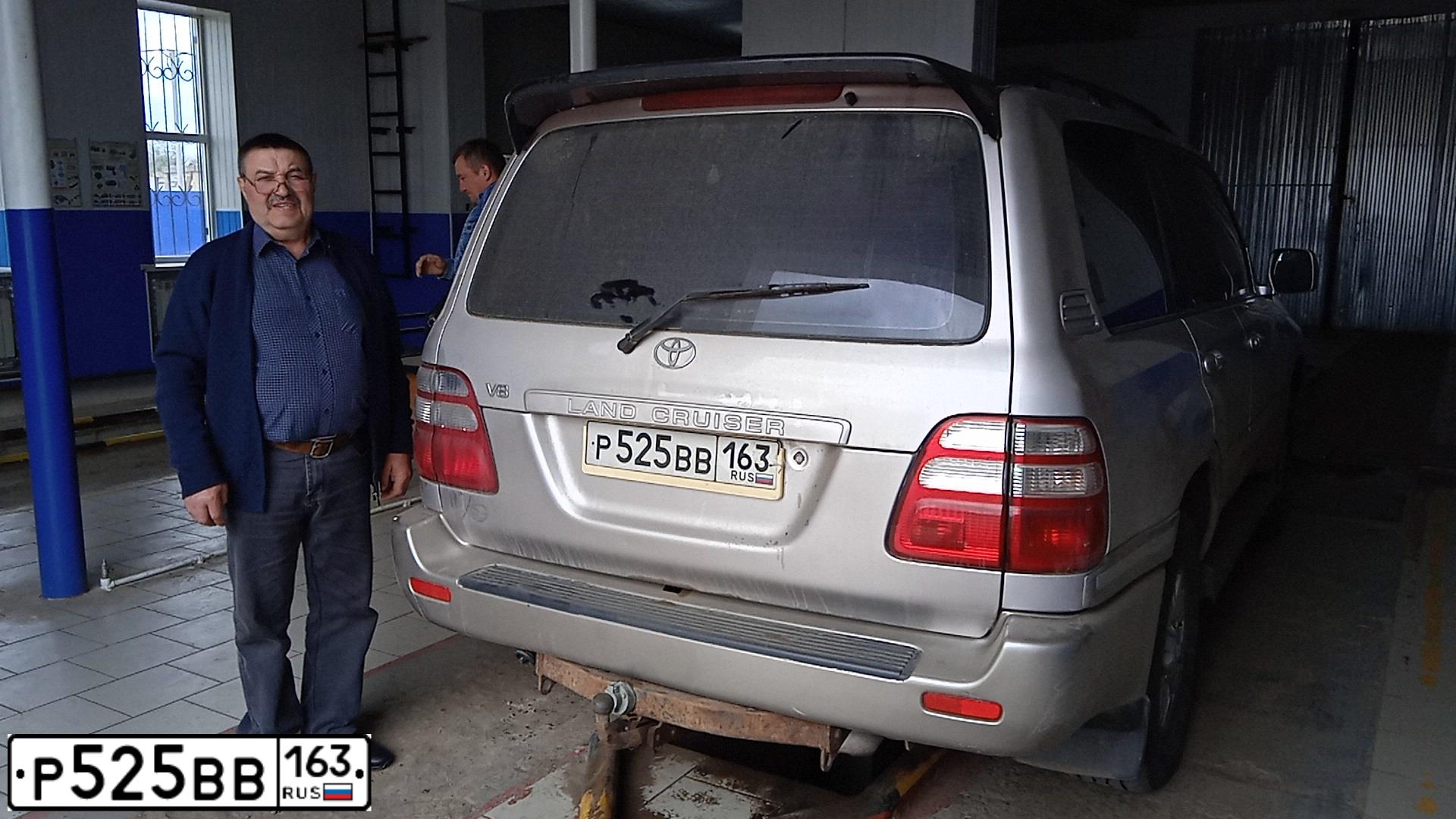 Фото автомобиля TOYOTA LANDCRUISER, 2003 — госномер Р525ВВ163. Цвет: серебристый